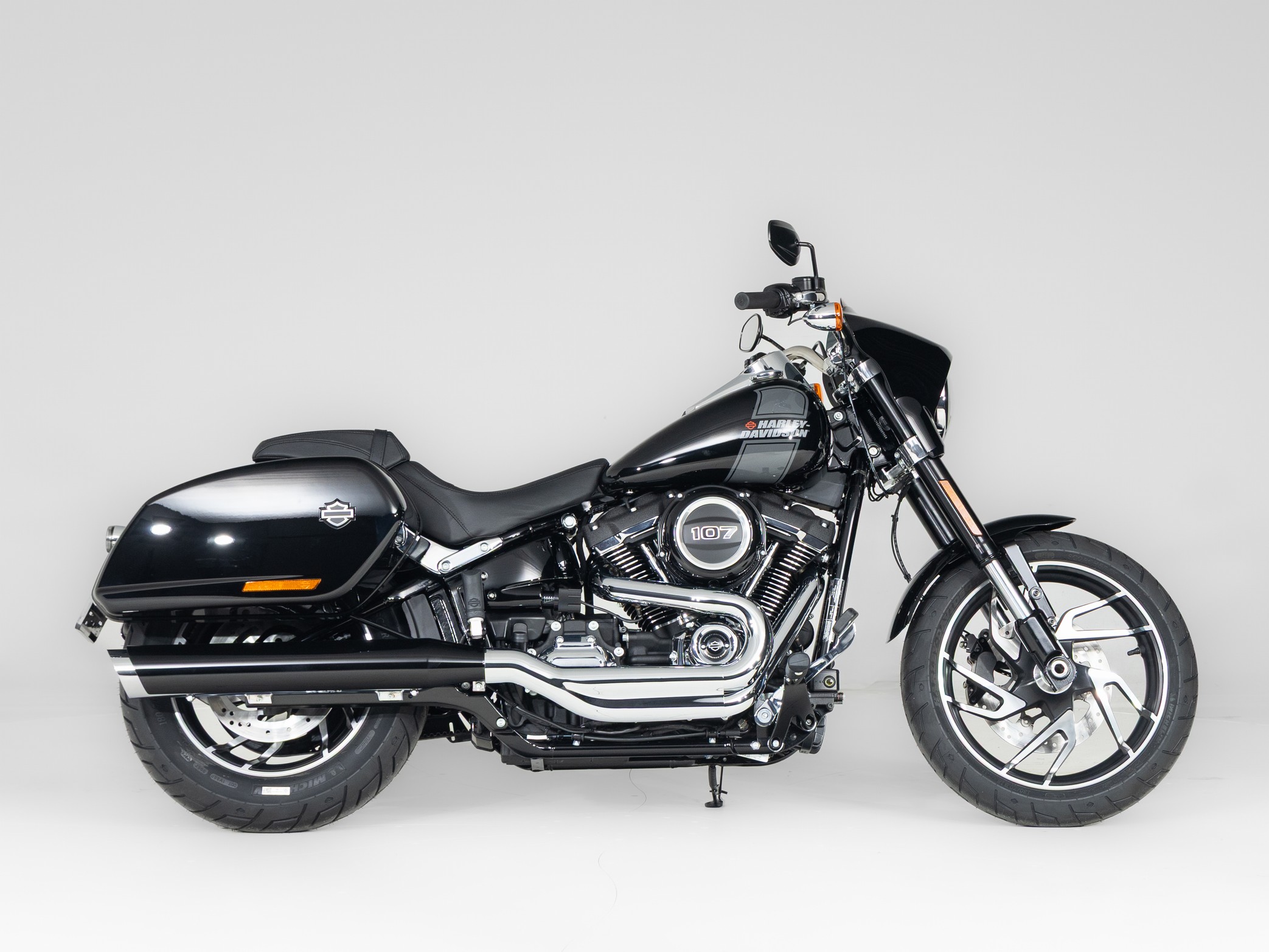 HARLEY-DAVIDSON FLSB Sport Glide Vivid Black