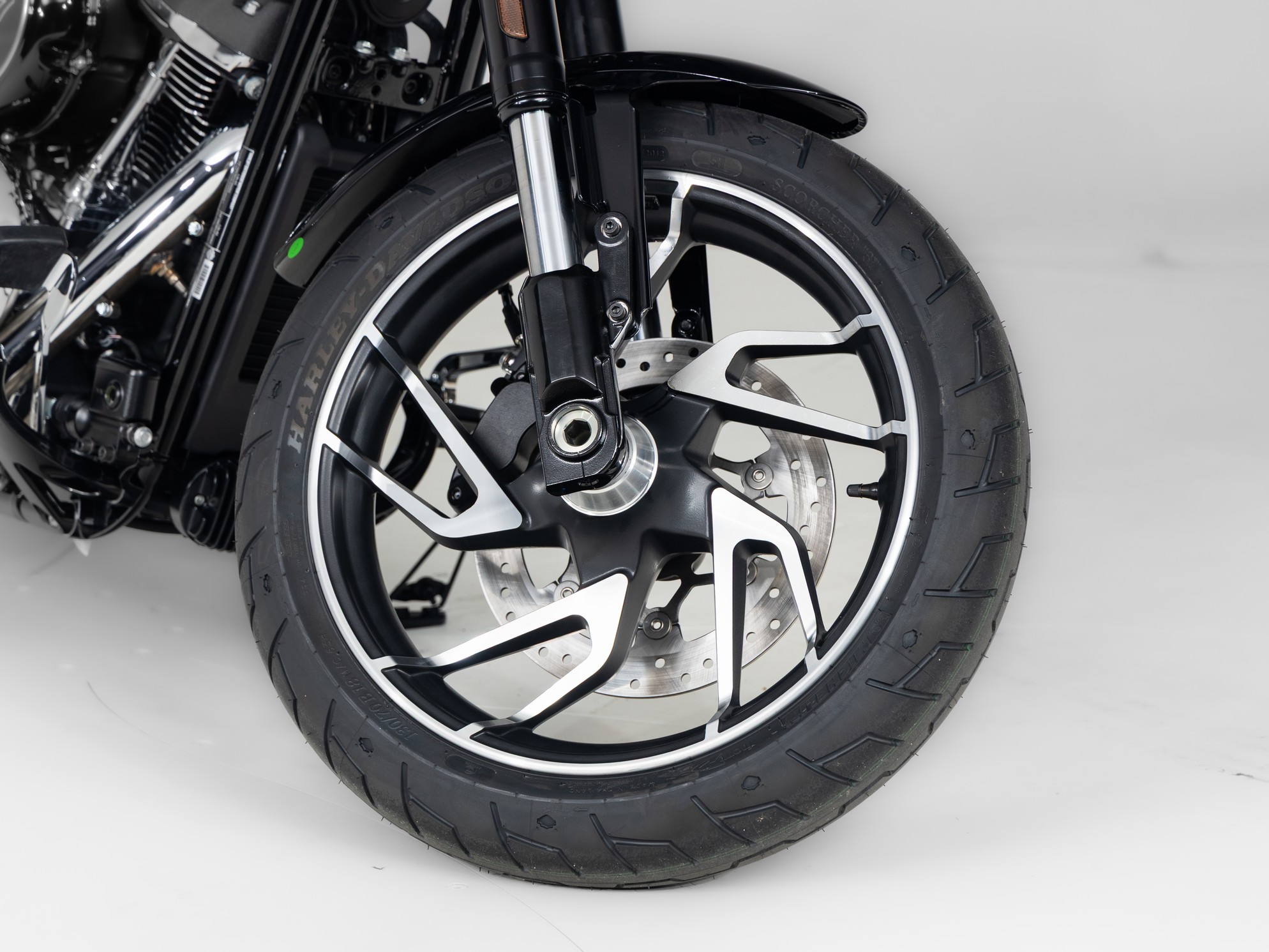 HARLEY-DAVIDSON FLSB Sport Glide Vivid Black