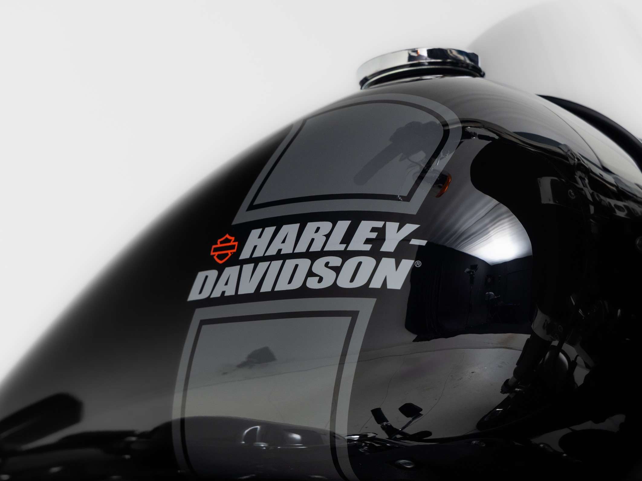 HARLEY-DAVIDSON FLSB Sport Glide Vivid Black