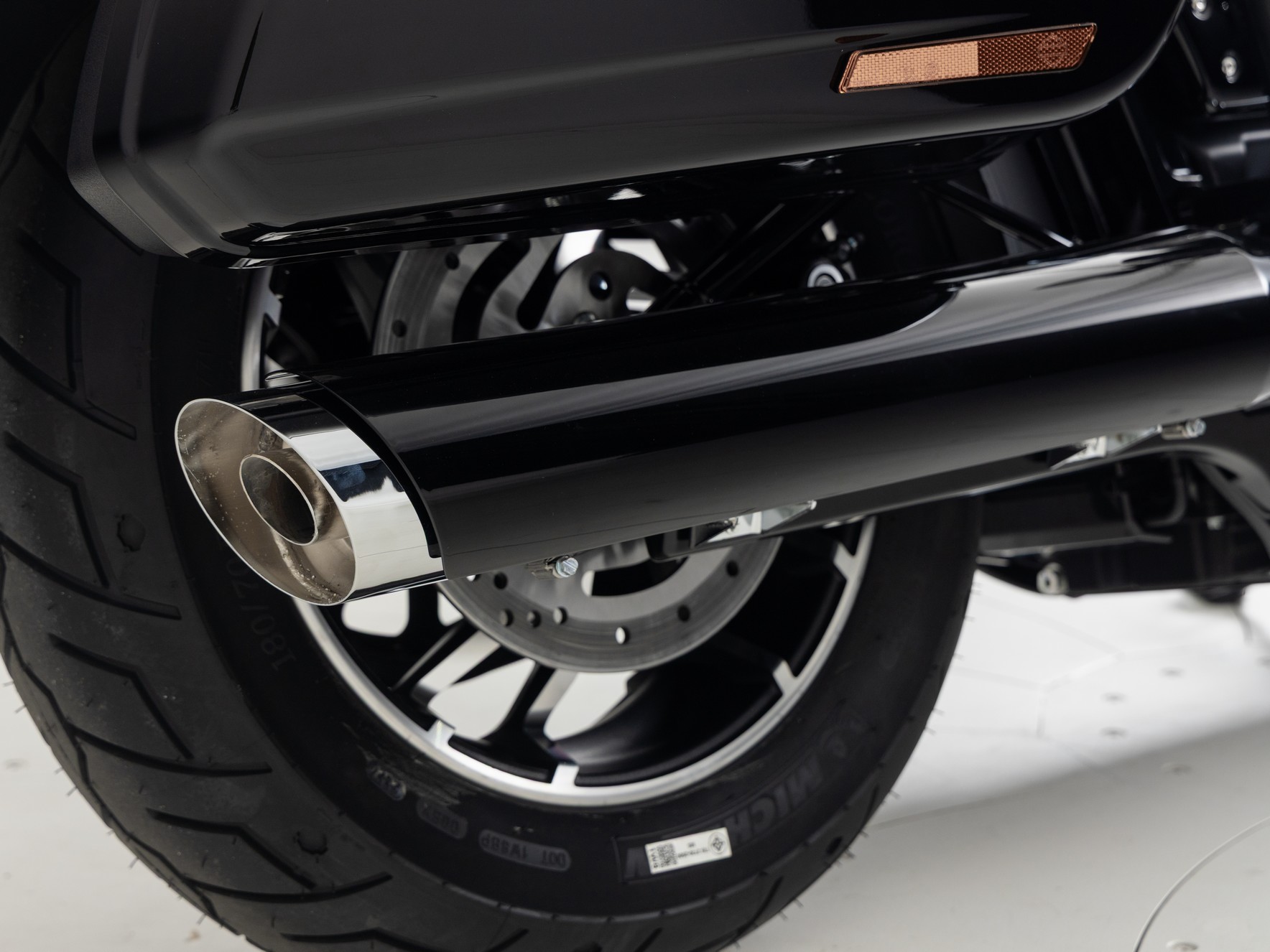 HARLEY-DAVIDSON FLSB Sport Glide Vivid Black