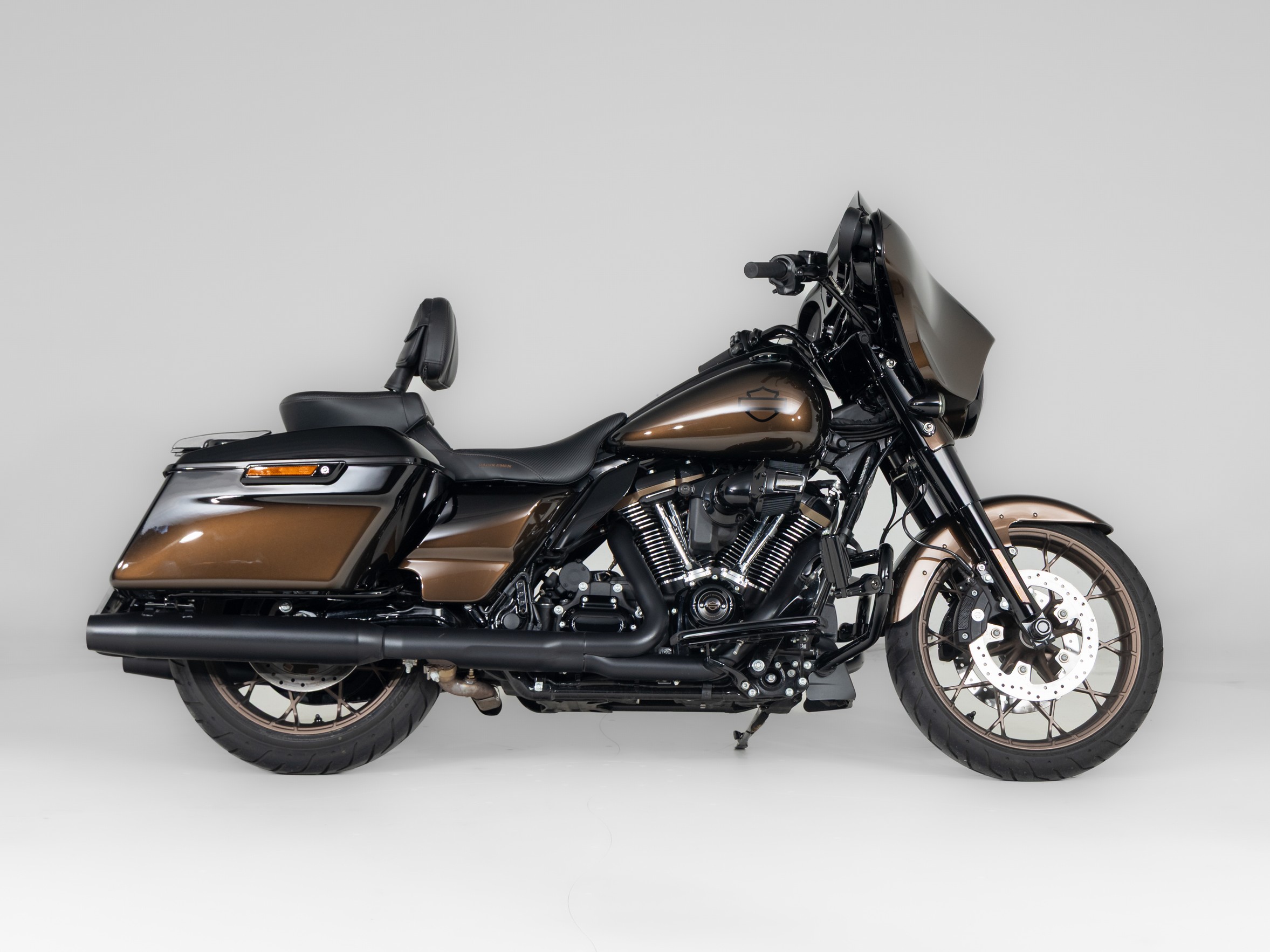 HARLEY-DAVIDSON FLHXST Street Glide ST