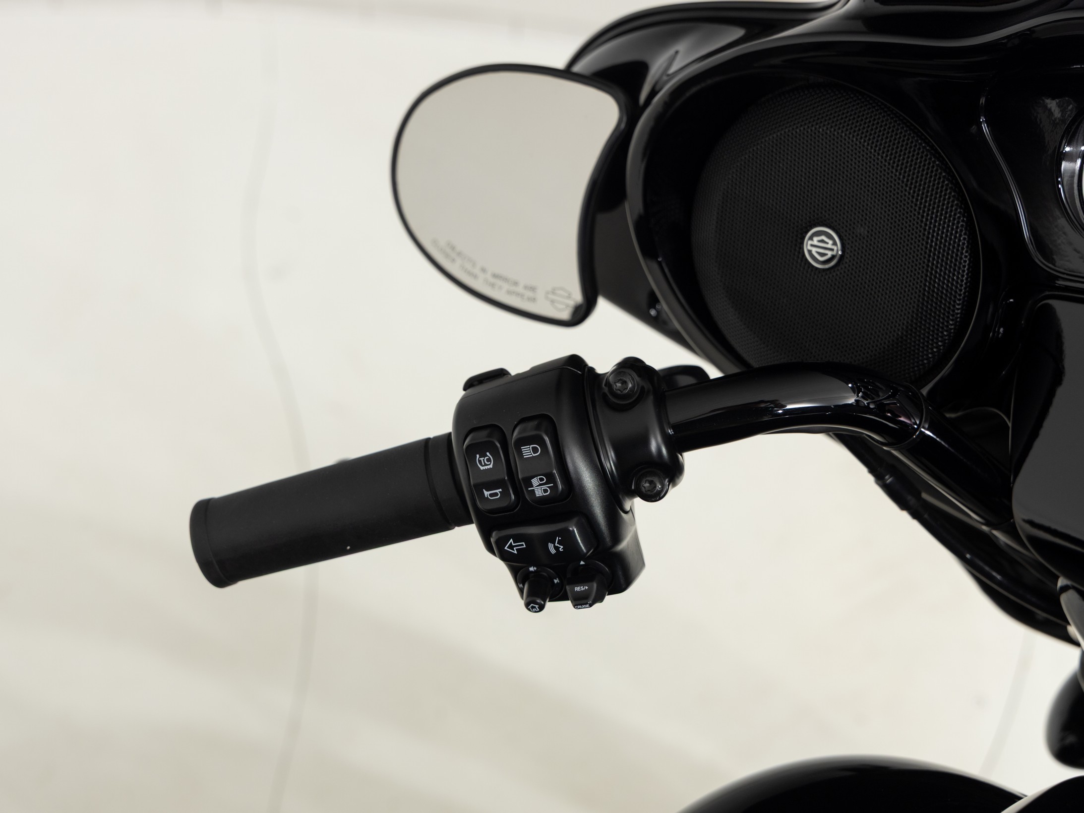HARLEY-DAVIDSON FLHXST Street Glide ST