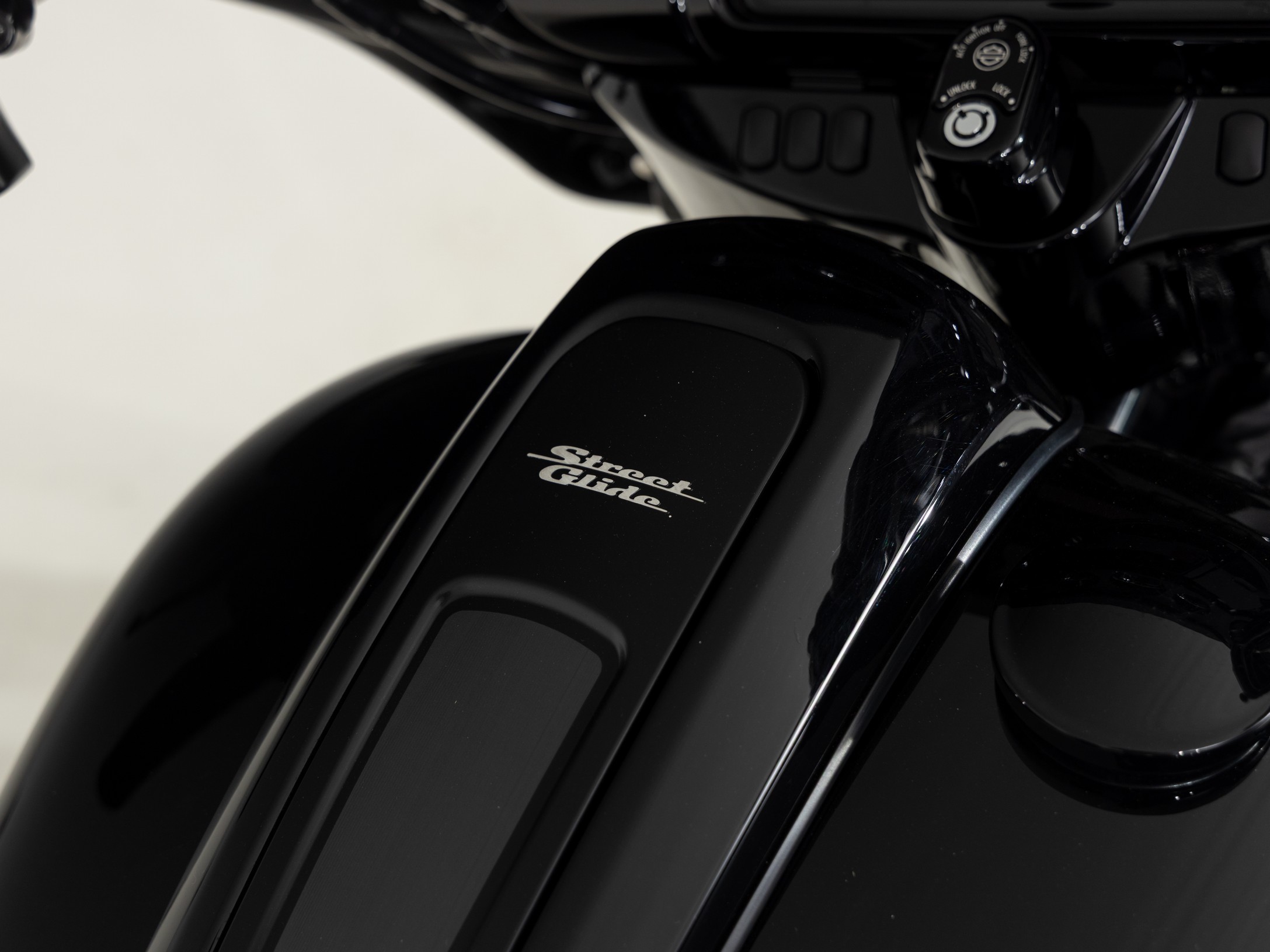 HARLEY-DAVIDSON FLHXST Street Glide ST