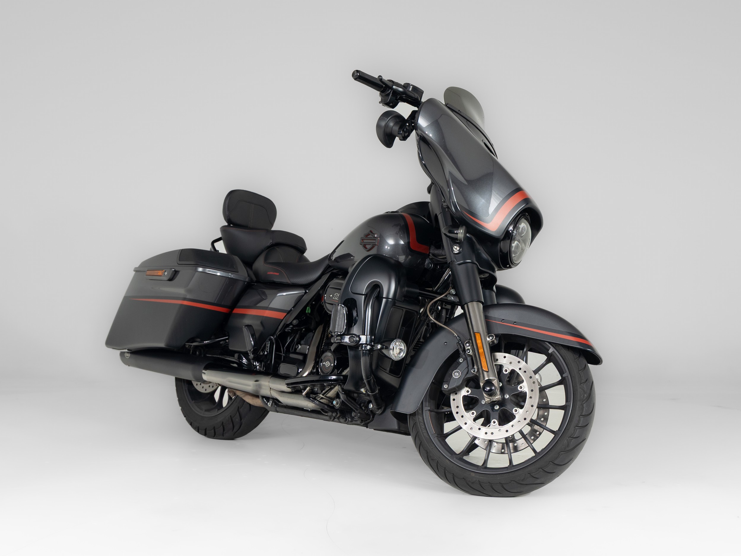 HARLEY-DAVIDSON FLHXSE CVO Street Glide