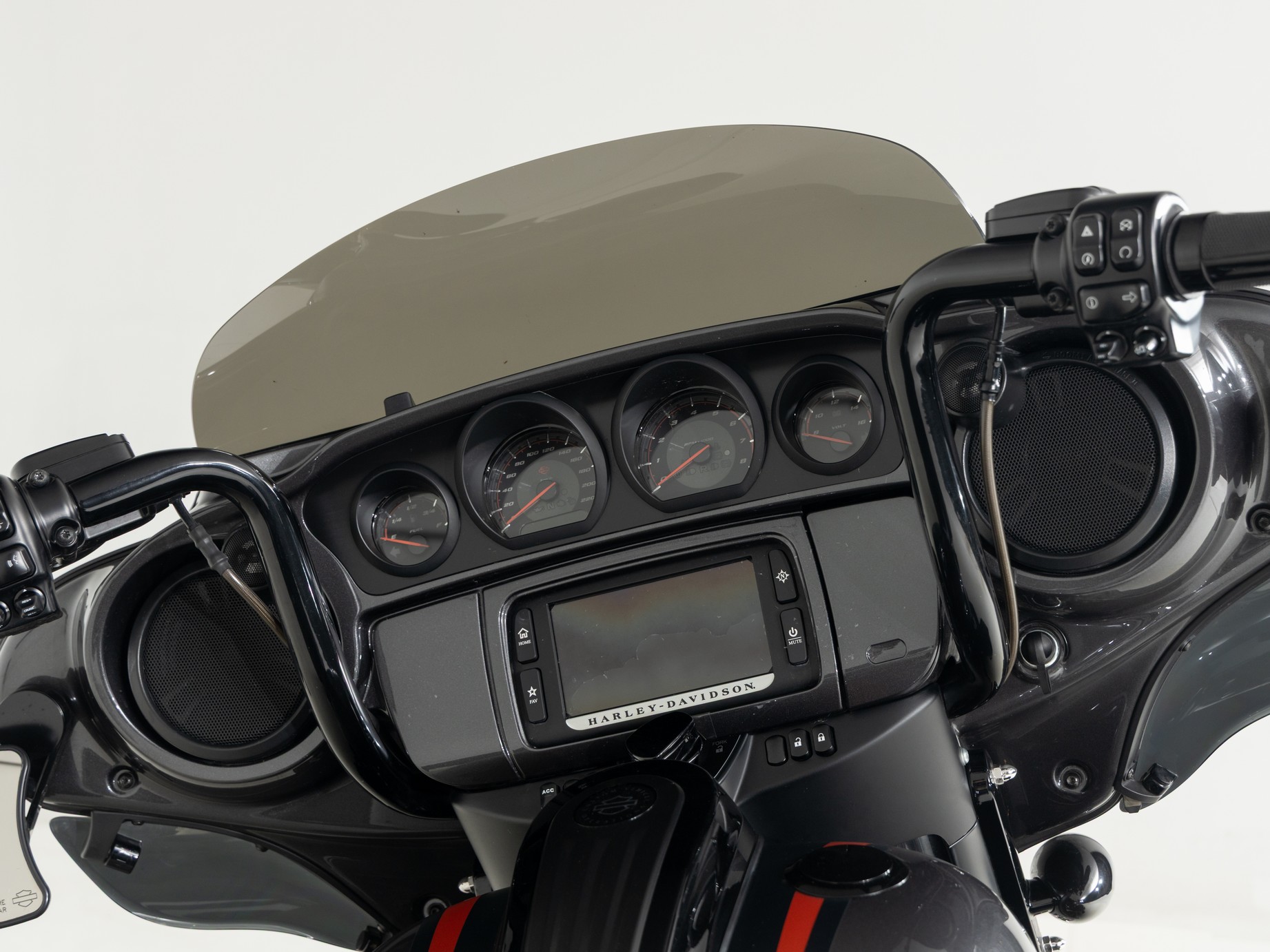 HARLEY-DAVIDSON FLHXSE CVO Street Glide