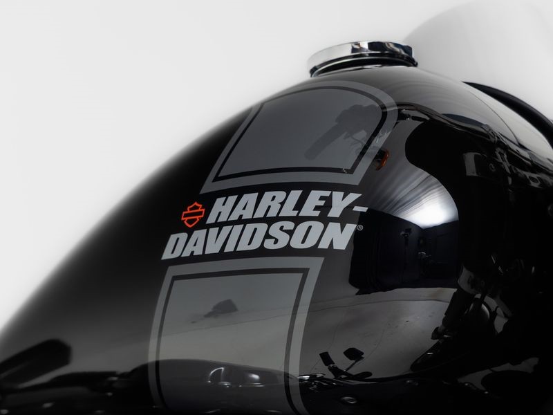 HARLEY-DAVIDSON - FLSB Sport Glide Vivid Black