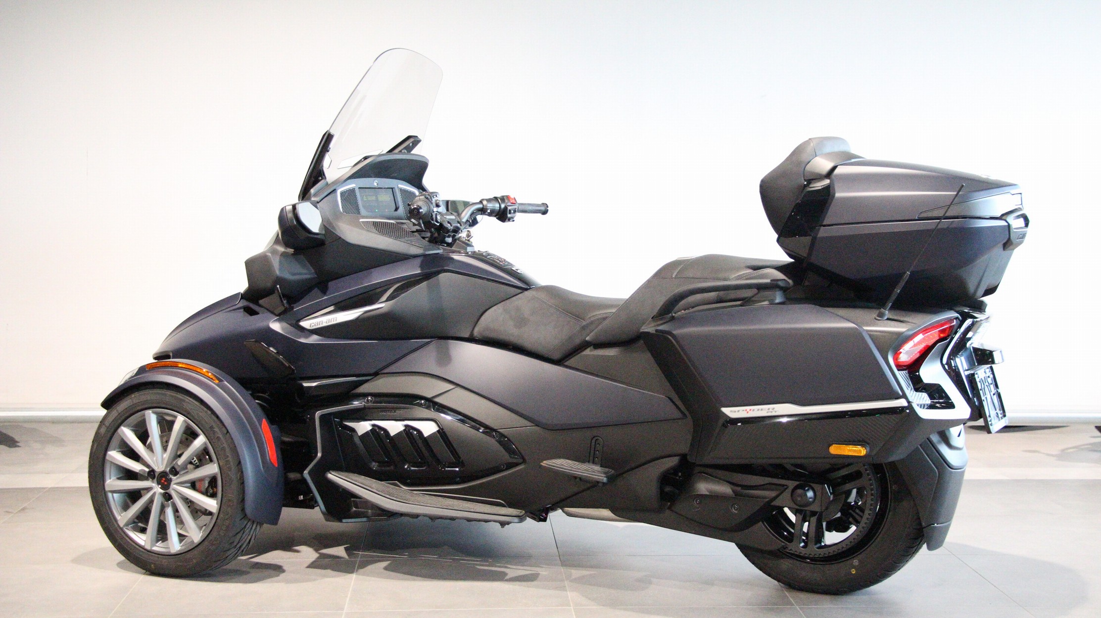 Te Koop CANAM SPYDER RT LIMITED SEA TO SKY N