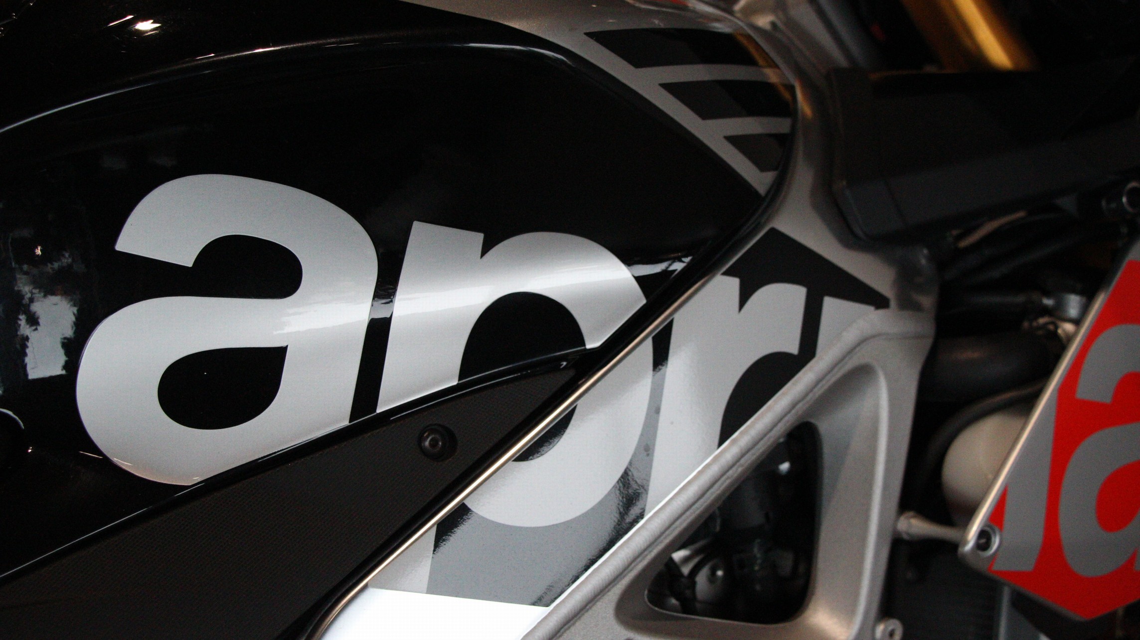 APRILIA - TUONO V4 1100 FACTORY