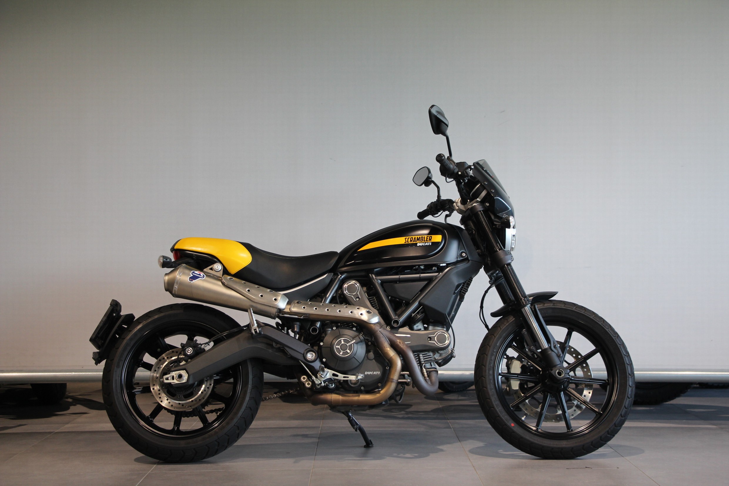DUCATI - SCRAMBLER FULL THROTLLE