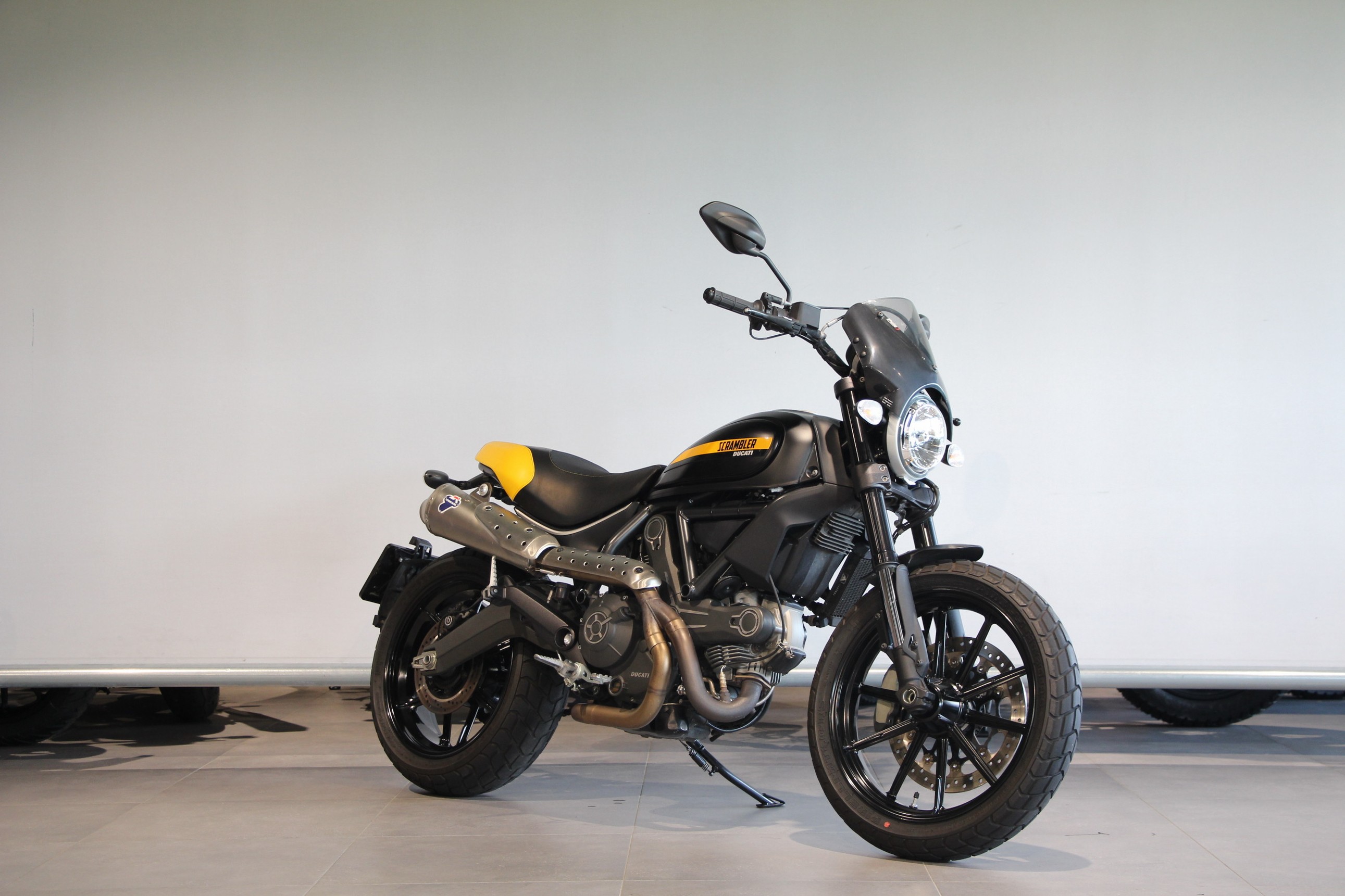 DUCATI - SCRAMBLER FULL THROTLLE