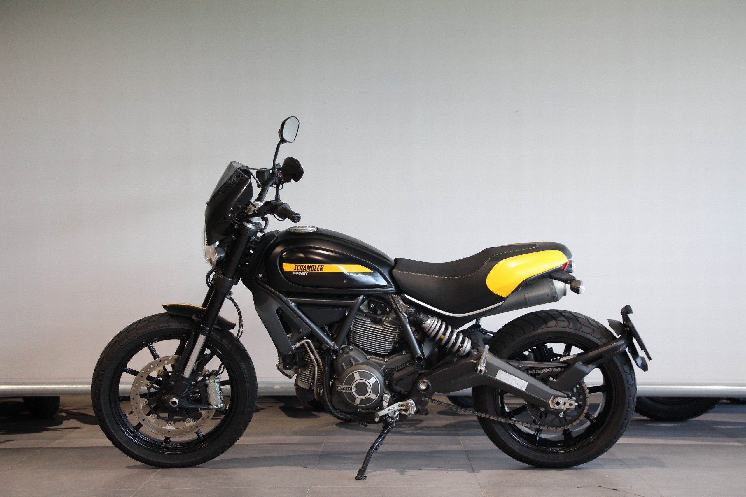 DUCATI - SCRAMBLER FULL THROTLLE