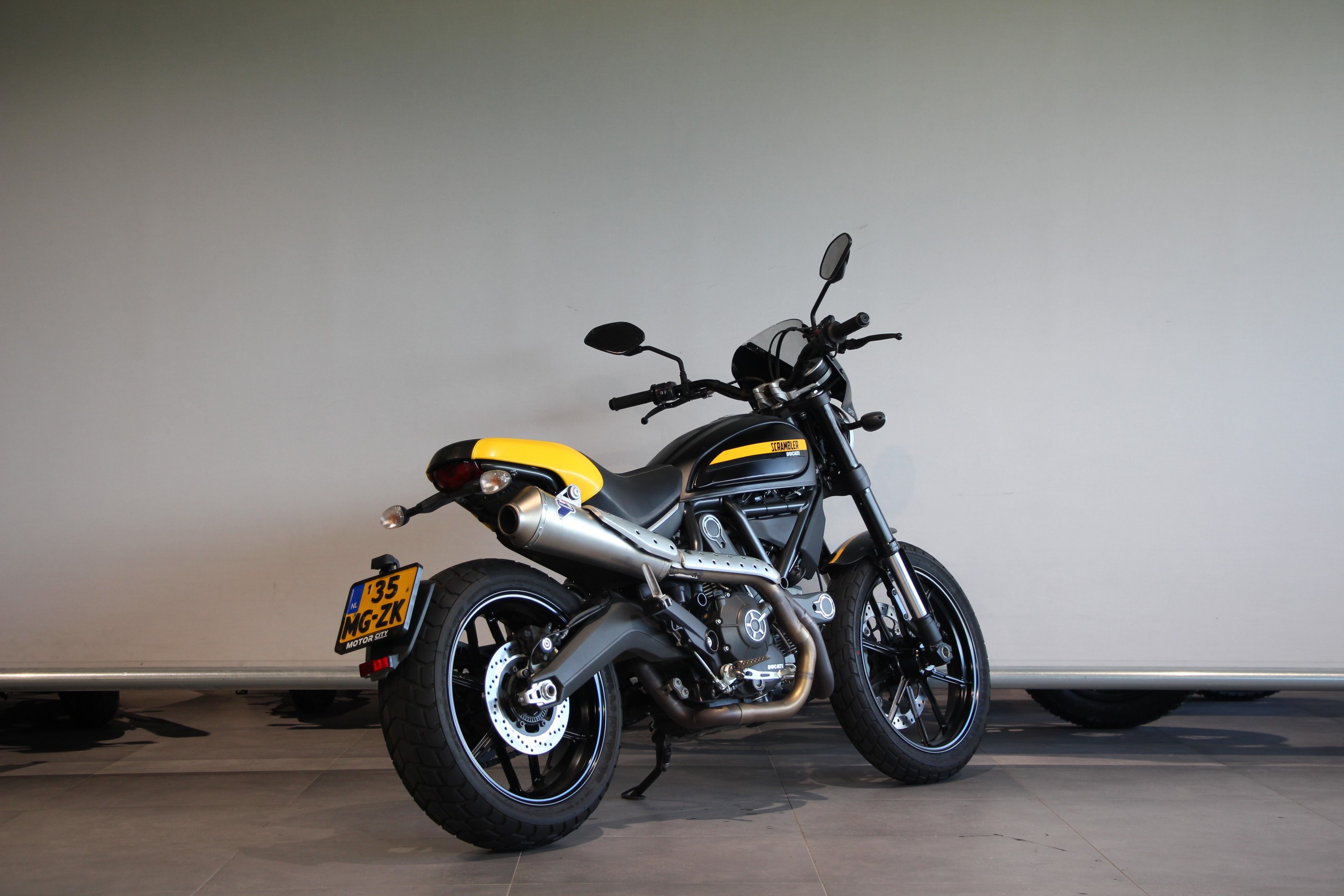 DUCATI - SCRAMBLER FULL THROTLLE
