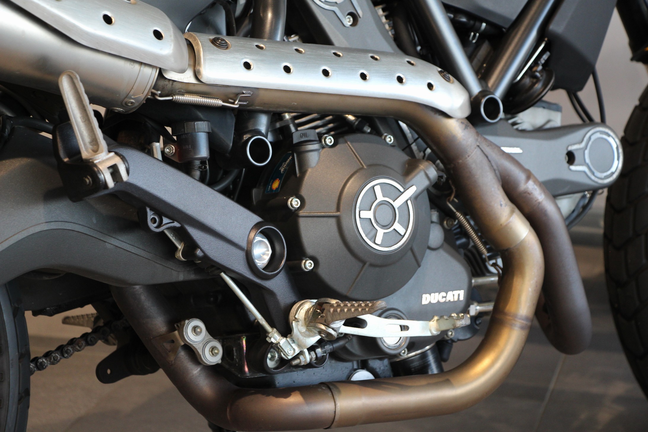 DUCATI - SCRAMBLER FULL THROTLLE