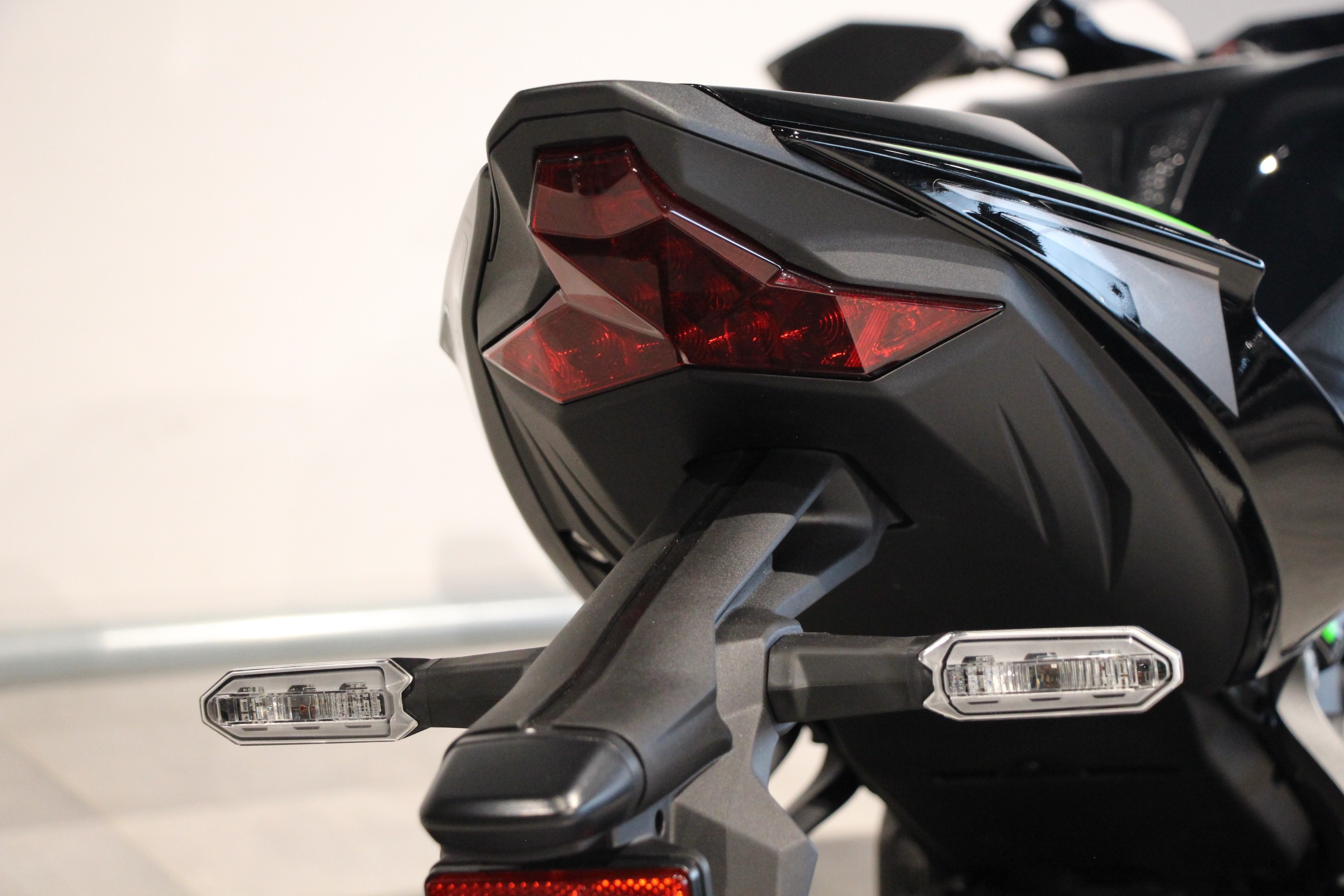 KAWASAKI - ZX-6 R