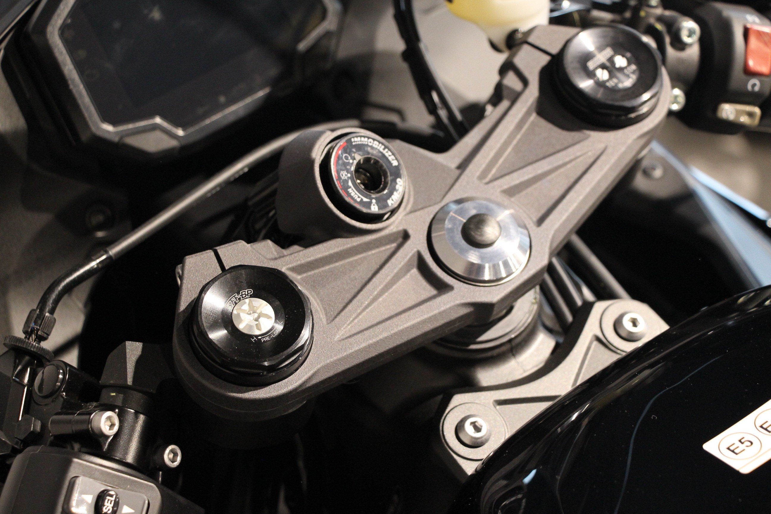 KAWASAKI - ZX-6 R