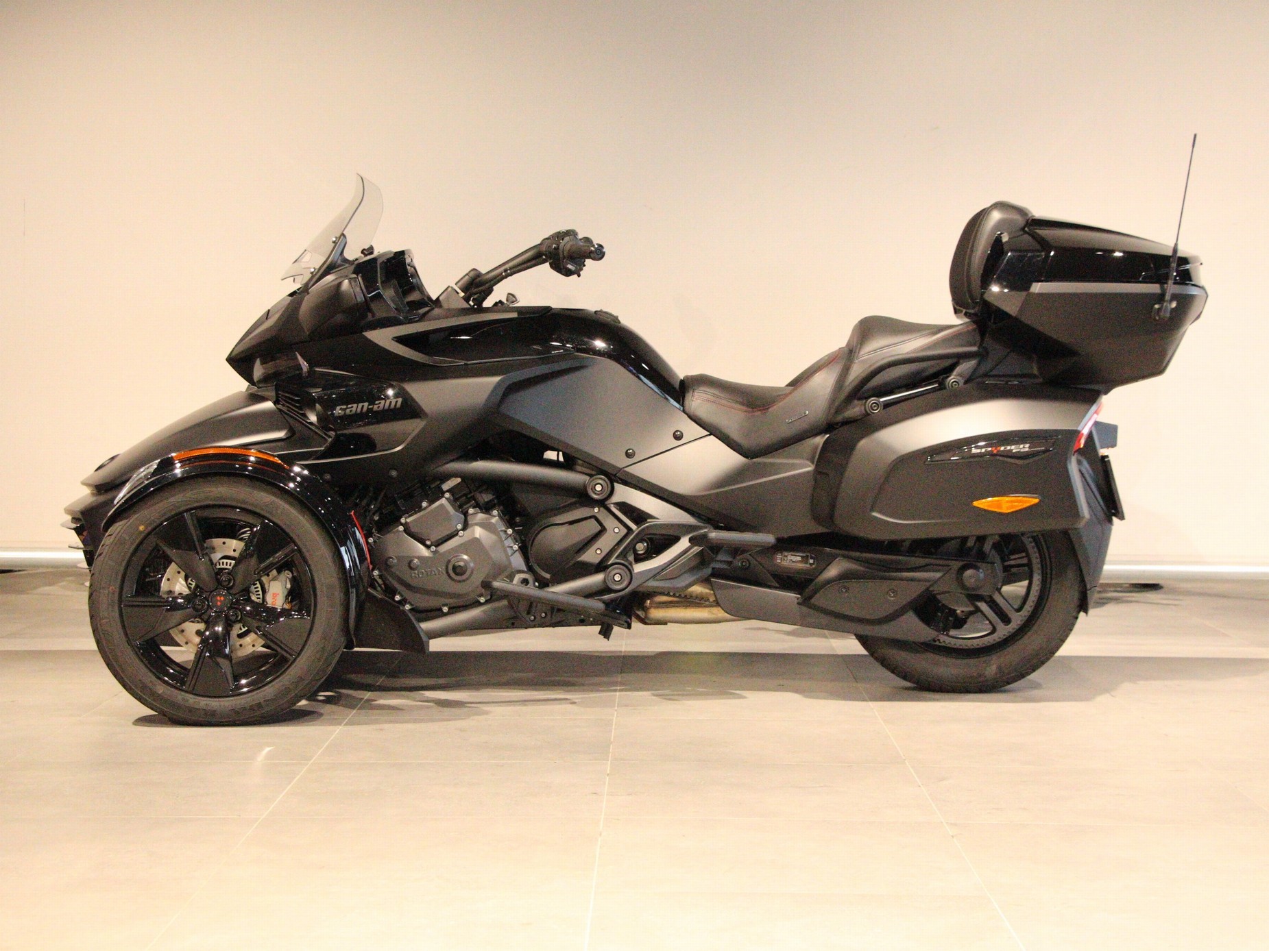 CAN-AM - SPYDER F3 LIMITED EXTRA VEEL V