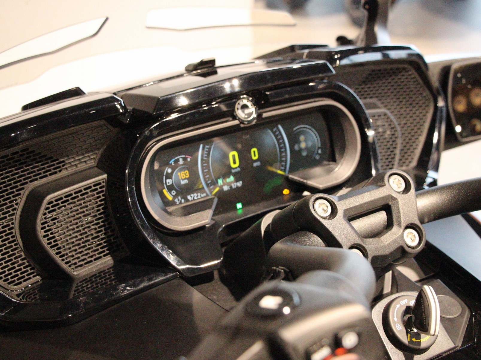 CAN-AM - SPYDER F3 LIMITED EXTRA VEEL V