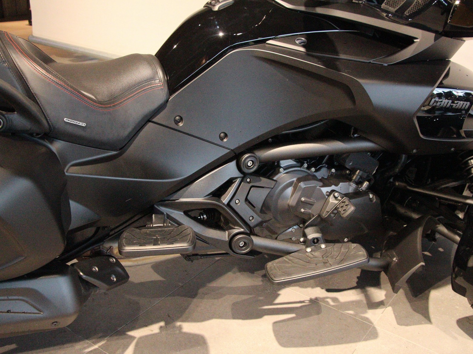 CAN-AM - SPYDER F3 LIMITED EXTRA VEEL V