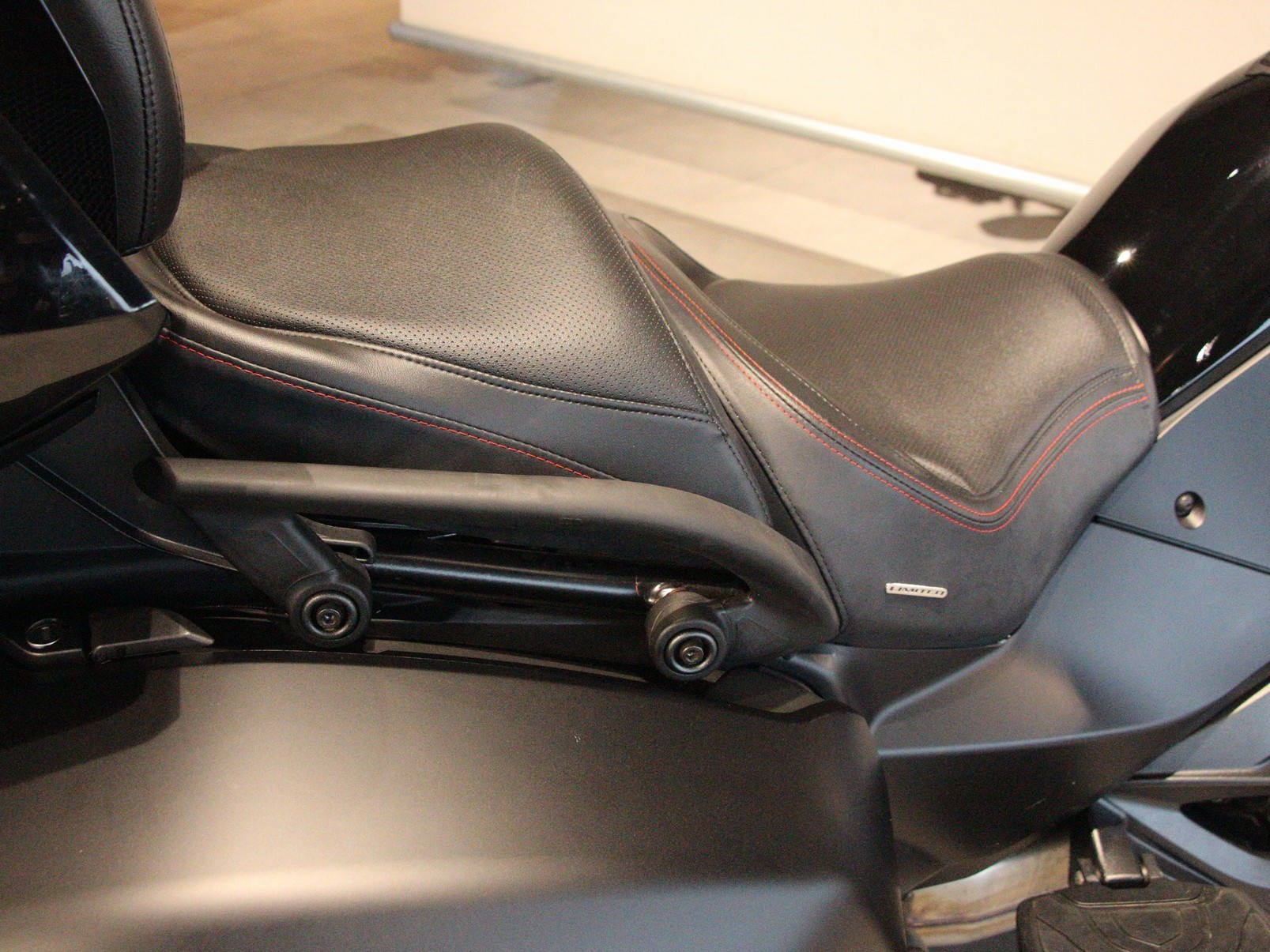 CAN-AM - SPYDER F3 LIMITED EXTRA VEEL V