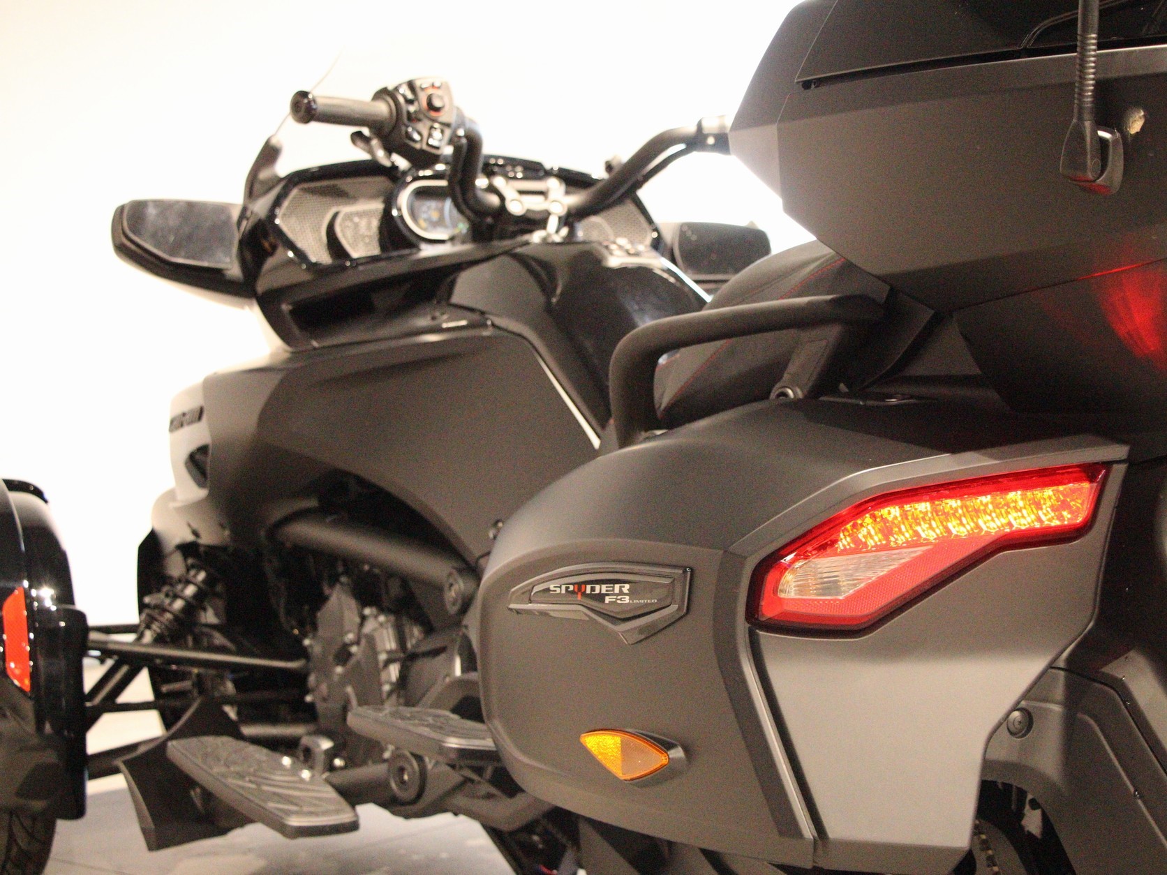 CAN-AM - SPYDER F3 LIMITED EXTRA VEEL V