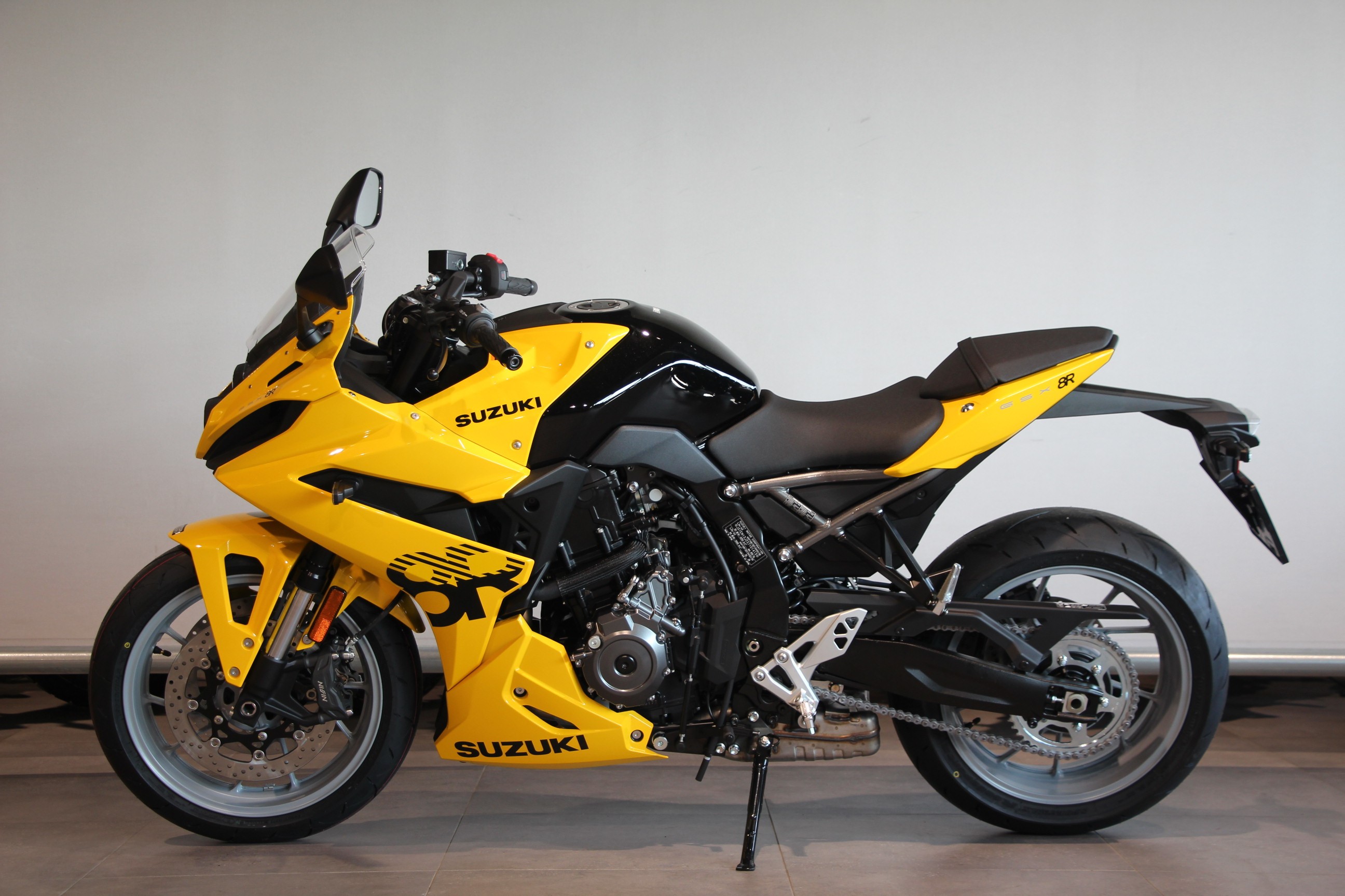 SUZUKI - GSX-8R