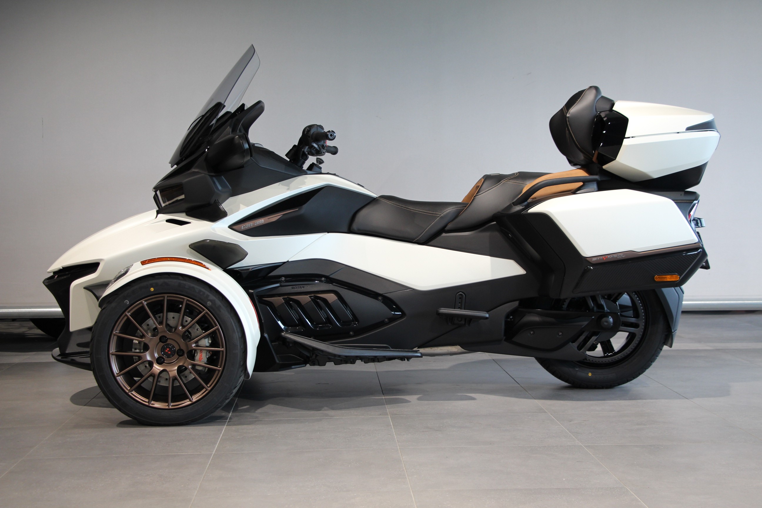 CAN-AM - SPYDER RT LIMITED SEA TO SKY