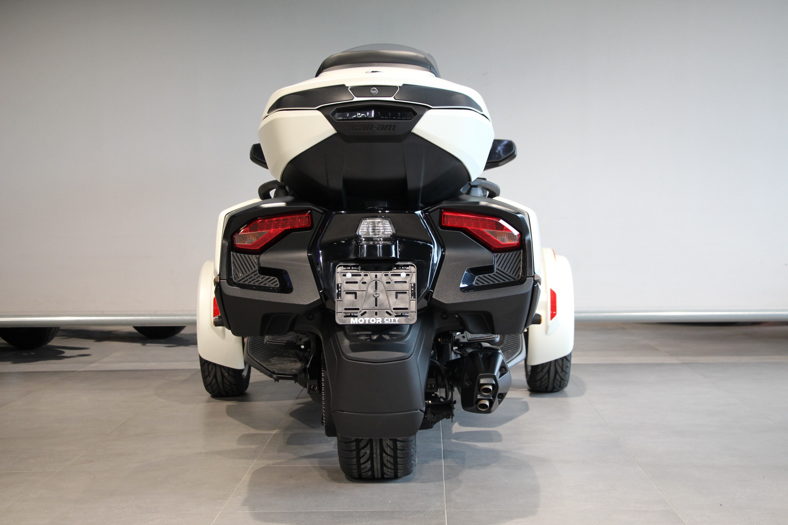 CAN-AM - SPYDER RT LIMITED SEA TO SKY
