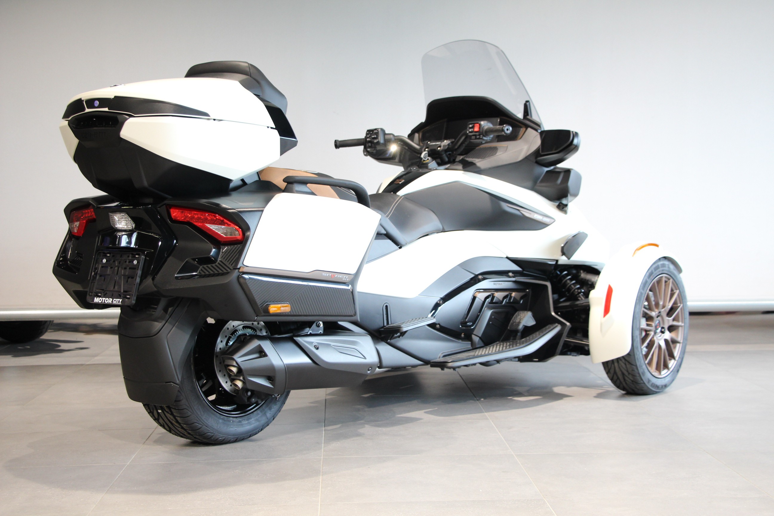 CAN-AM - SPYDER RT LIMITED SEA TO SKY