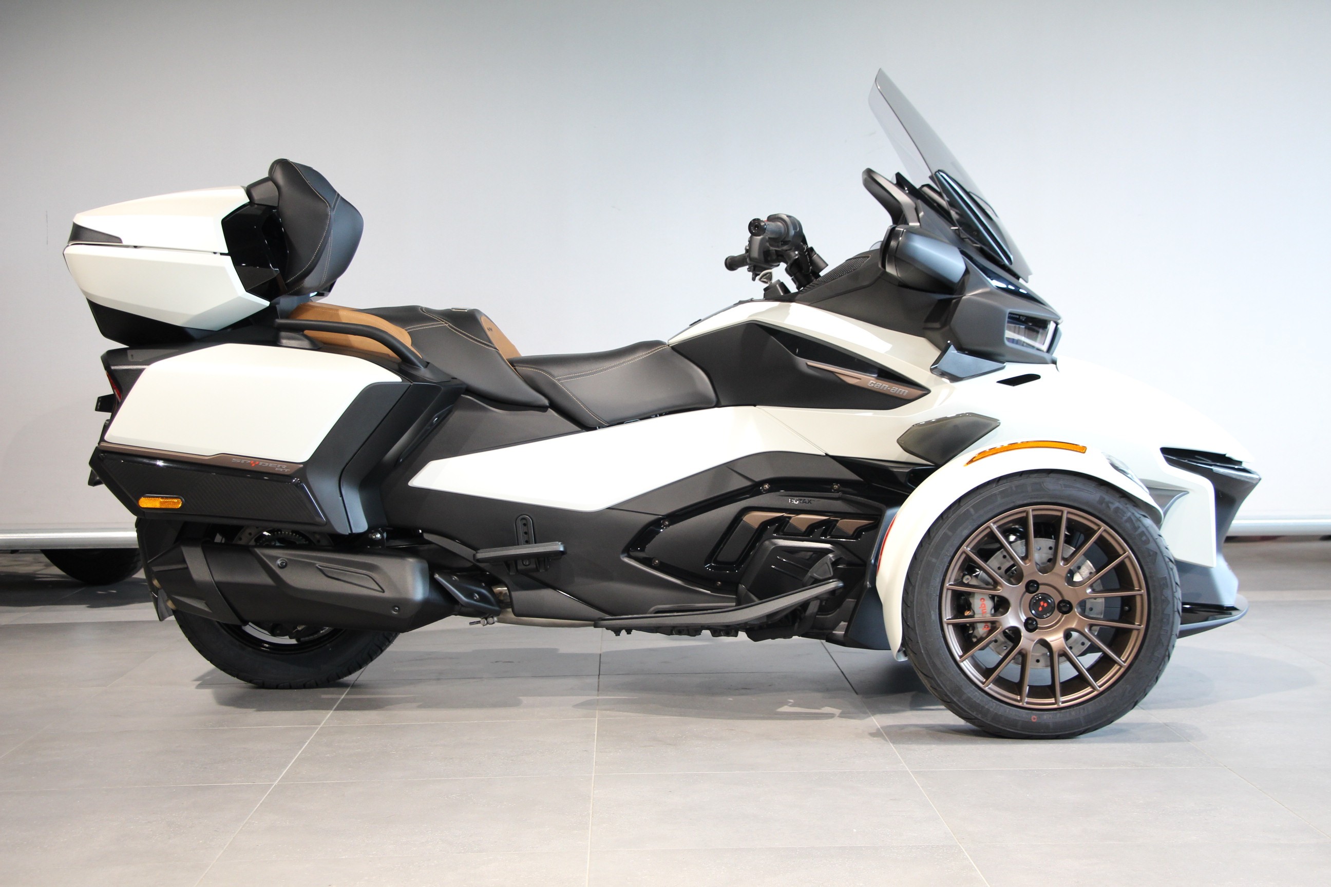 CAN-AM - SPYDER RT LIMITED SEA TO SKY