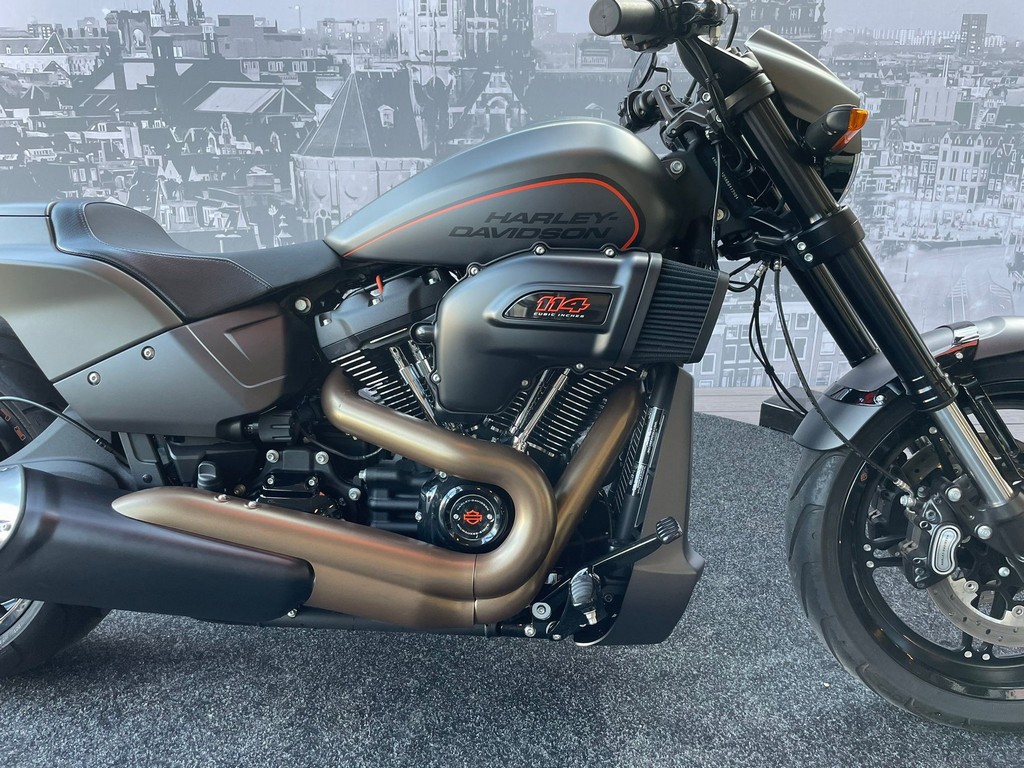 HARLEY-DAVIDSON - SOFTAIL FXDR 114