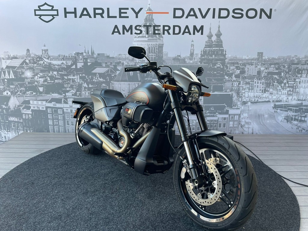 HARLEY-DAVIDSON - SOFTAIL FXDR 114
