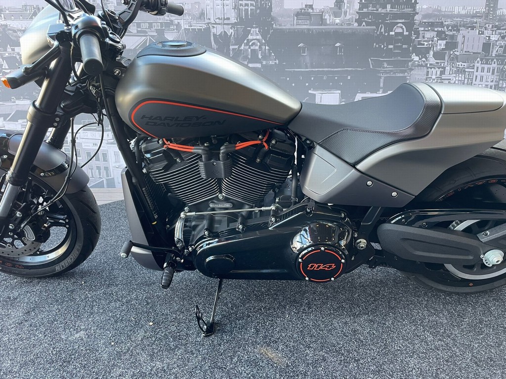 HARLEY-DAVIDSON - SOFTAIL FXDR 114