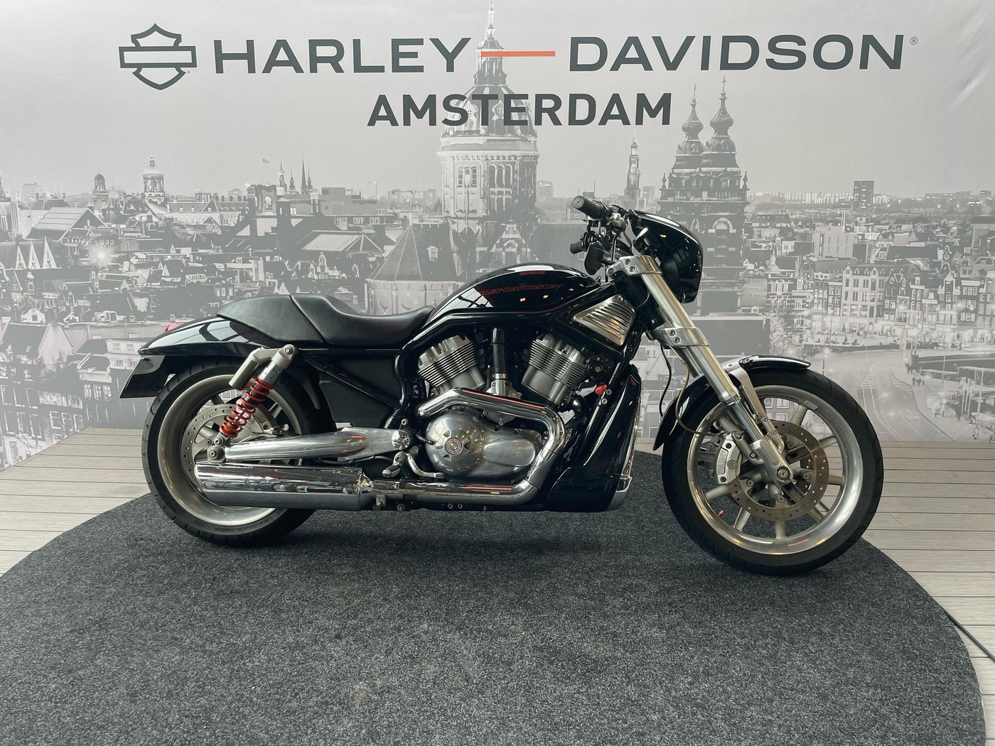HARLEY-DAVIDSON - VRSCR STREETROD