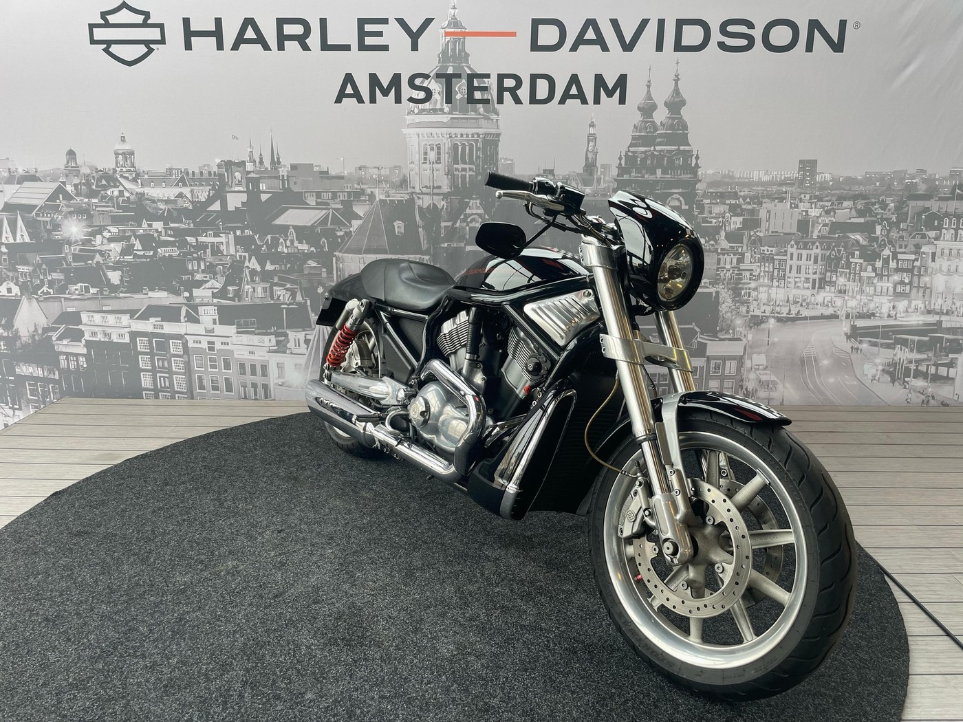 HARLEY-DAVIDSON - VRSCR STREETROD