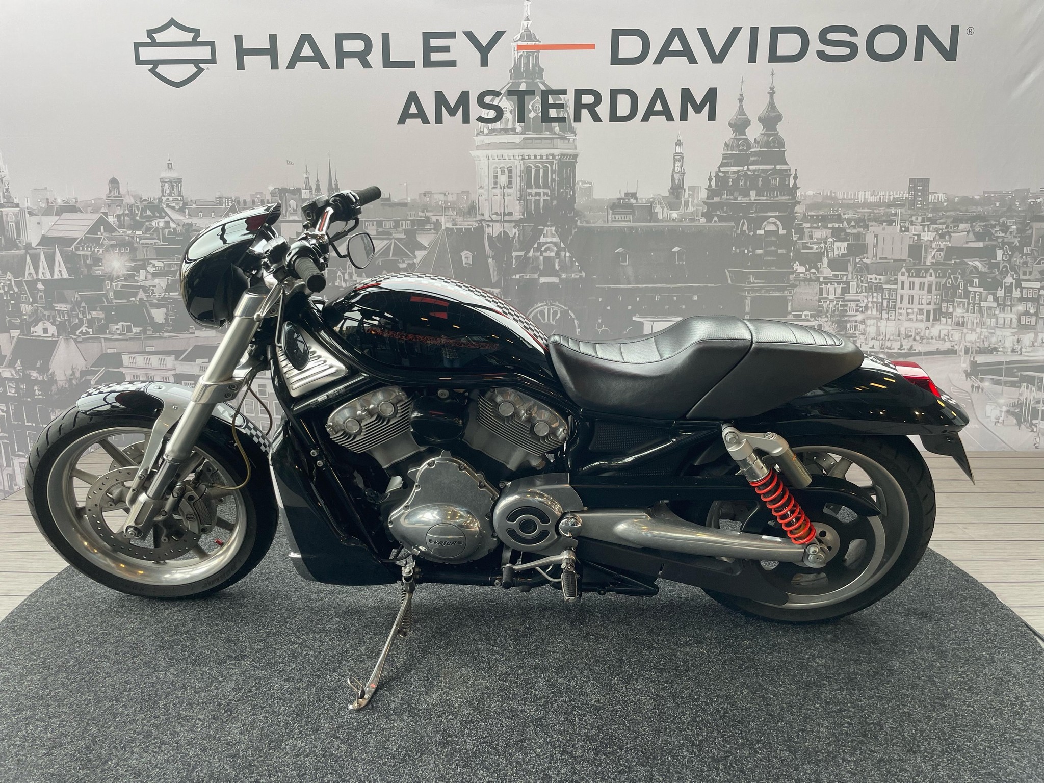 HARLEY-DAVIDSON - VRSCR STREETROD