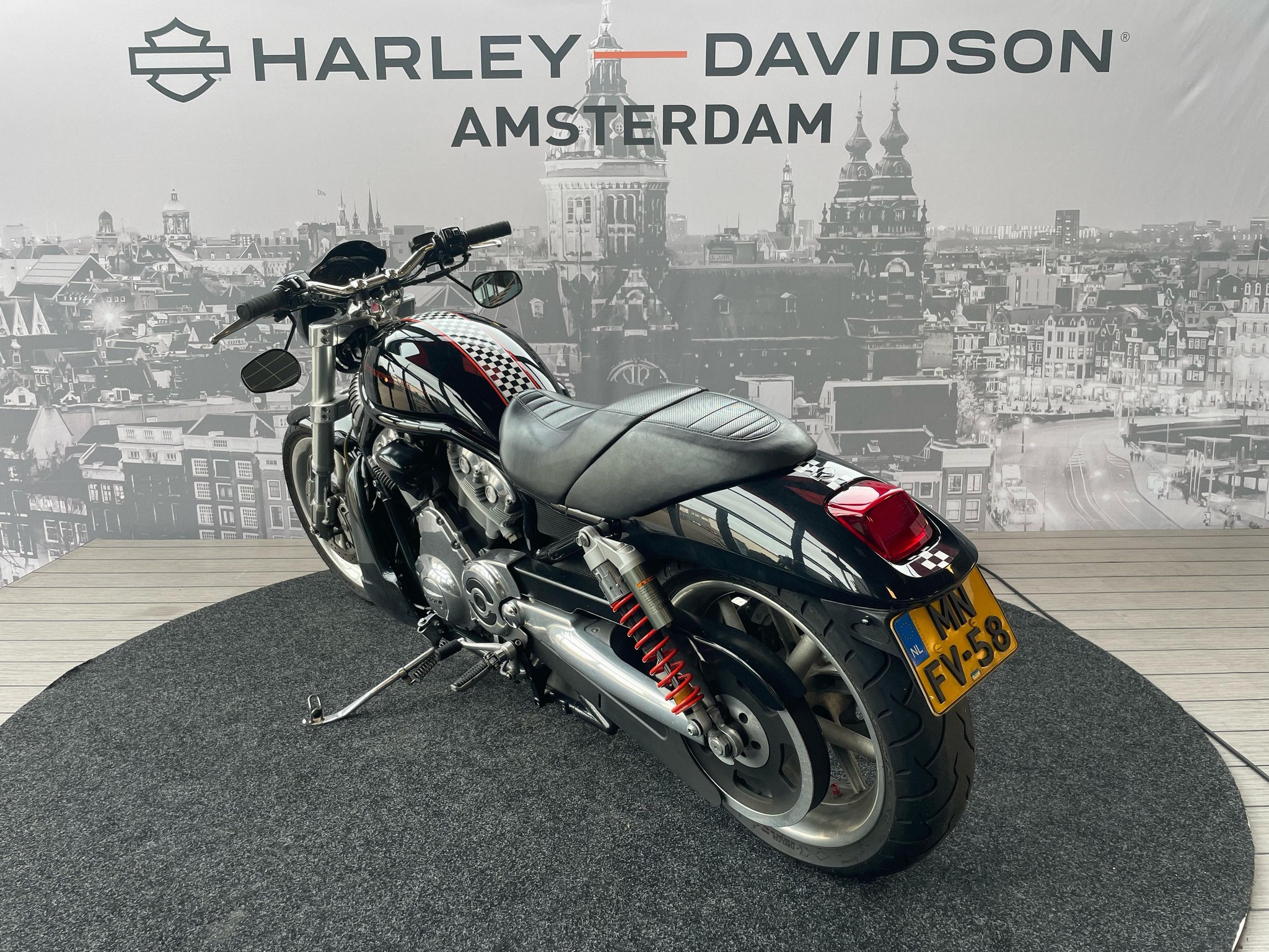 HARLEY-DAVIDSON - VRSCR STREETROD