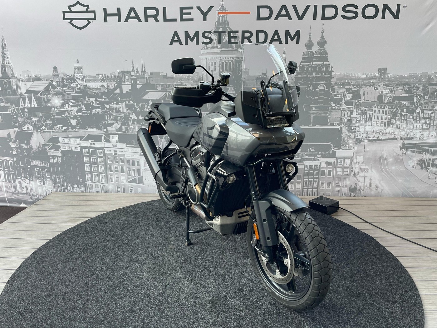HARLEY-DAVIDSON - PAN AMERICA S CAST
