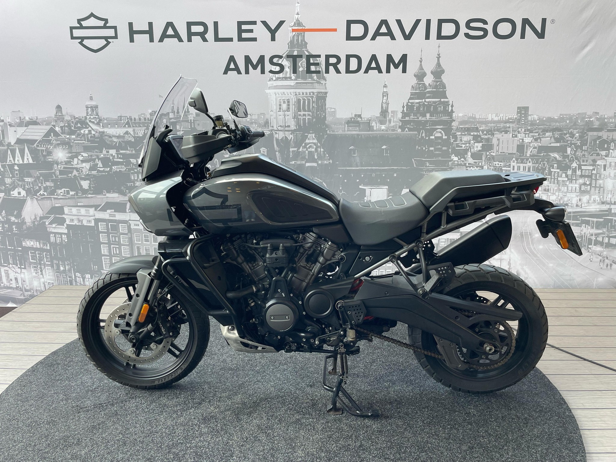 HARLEY-DAVIDSON - PAN AMERICA S CAST