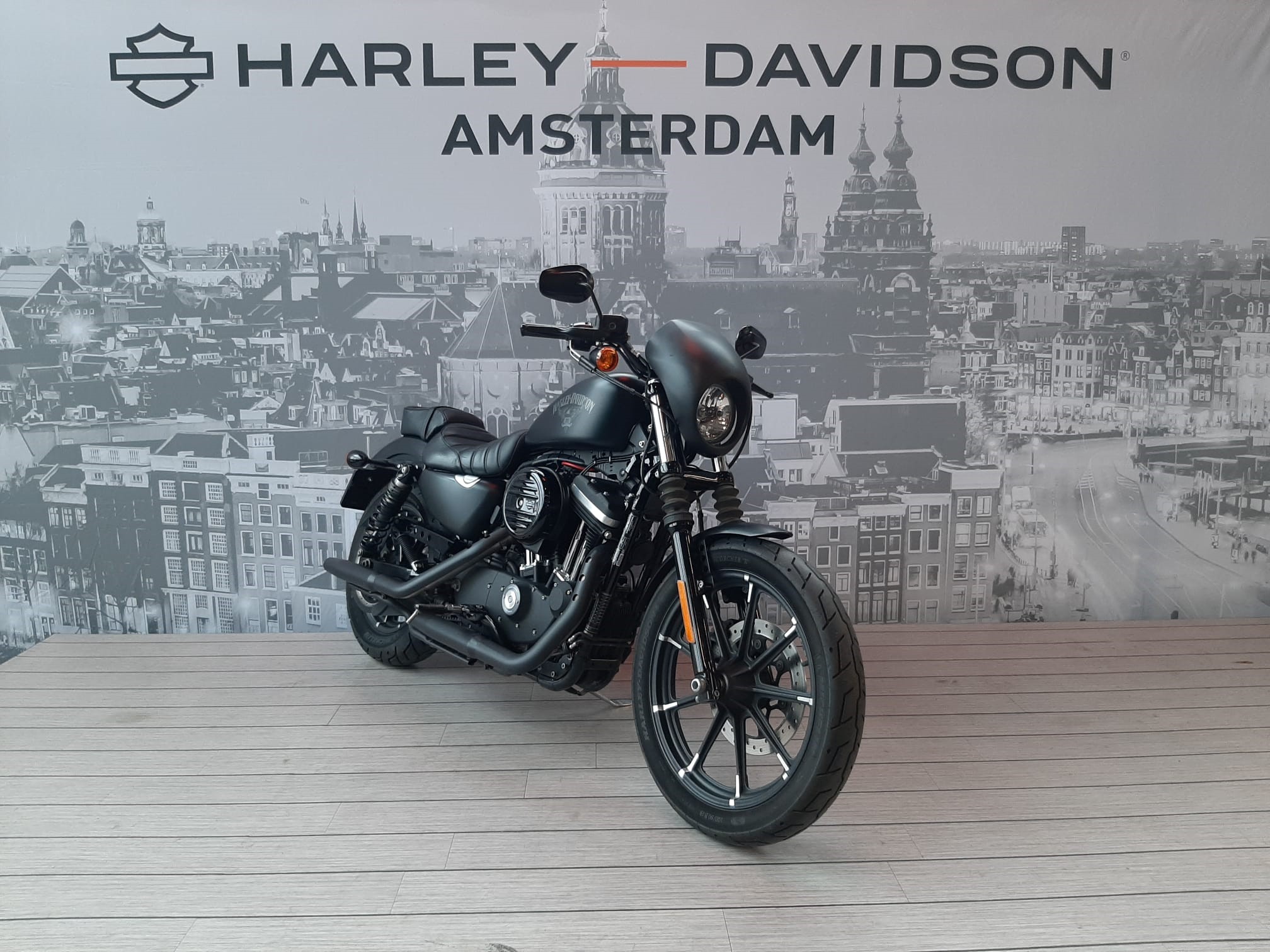 HARLEY-DAVIDSON - XL883 N Iron