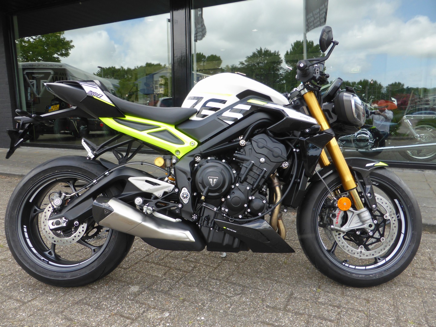 TRIUMPH - Street Triple Moto2 limited Nu