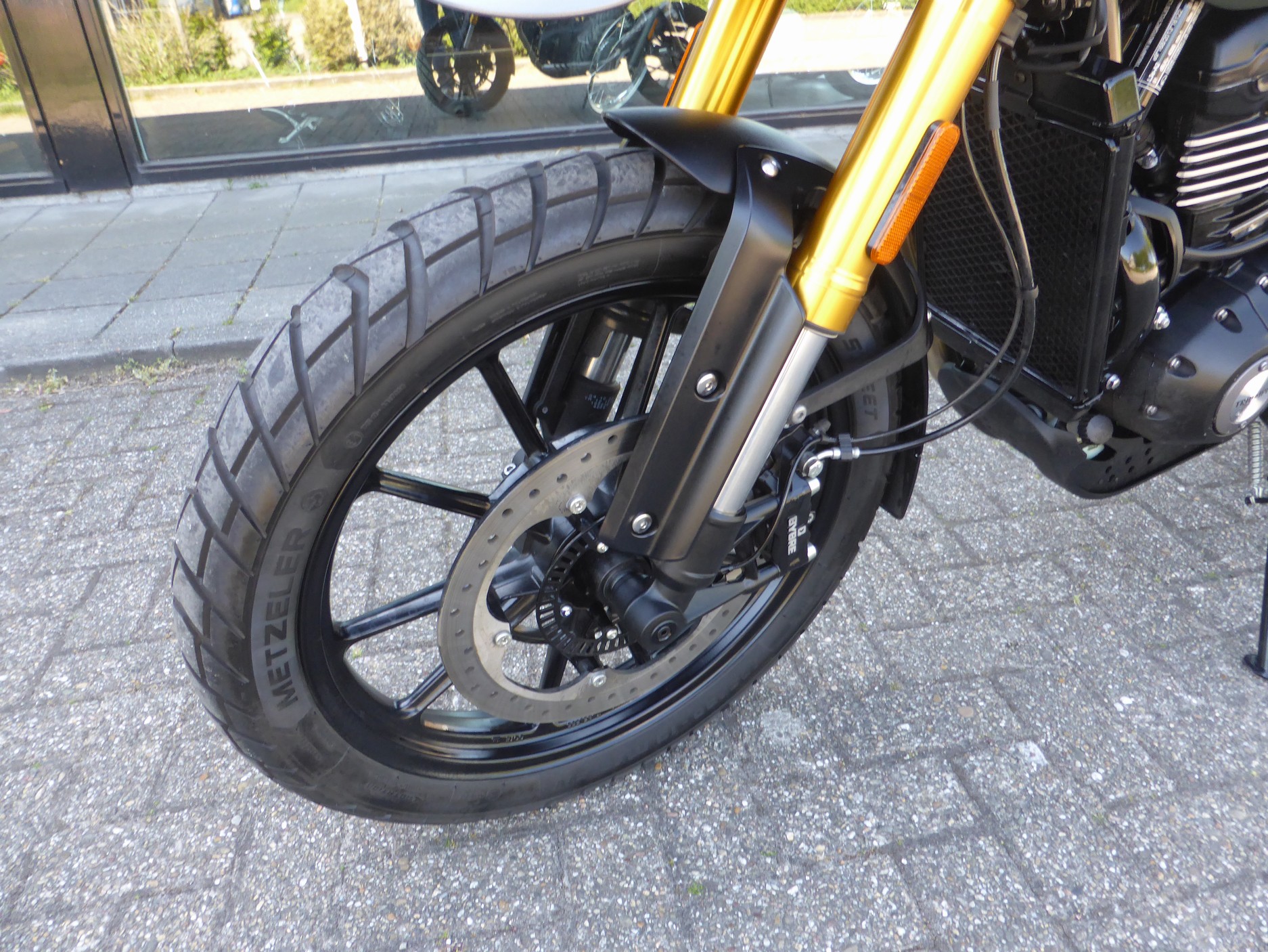 TRIUMPH - Scrambler 400 X Nieuw door ons
