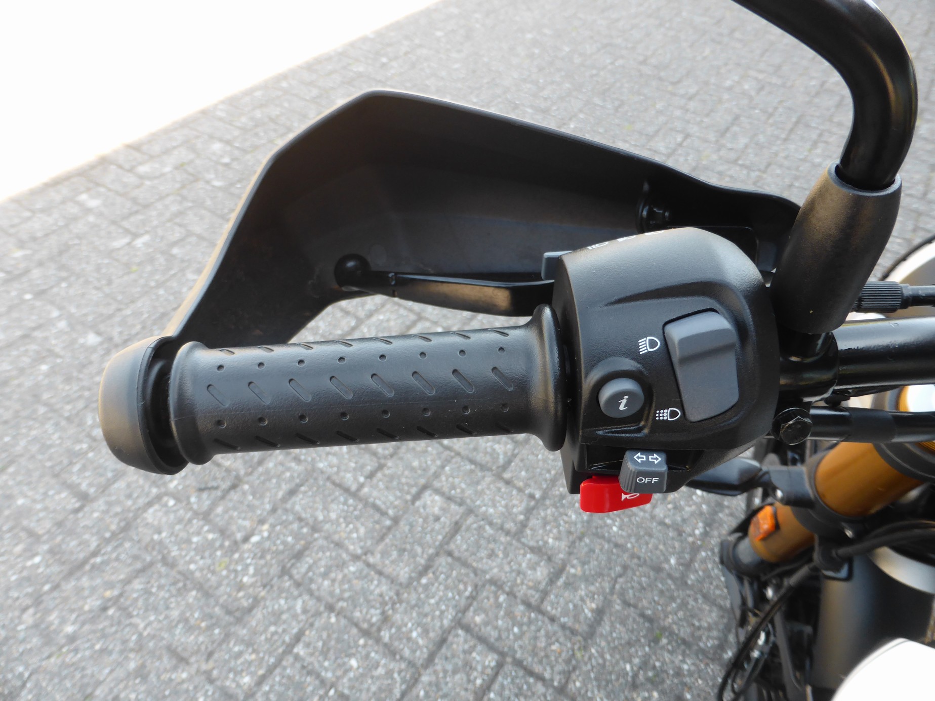 TRIUMPH - Scrambler 400 X Nieuw door ons