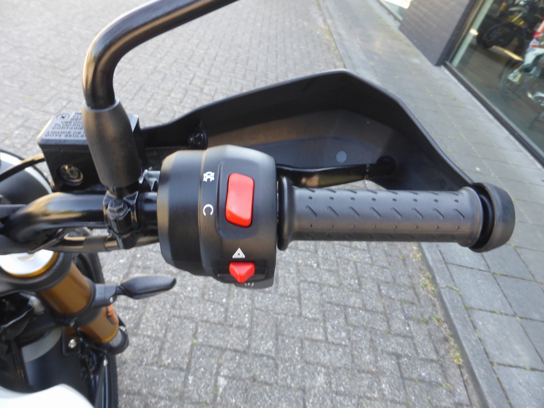 TRIUMPH - Scrambler 400 X Nieuw door ons