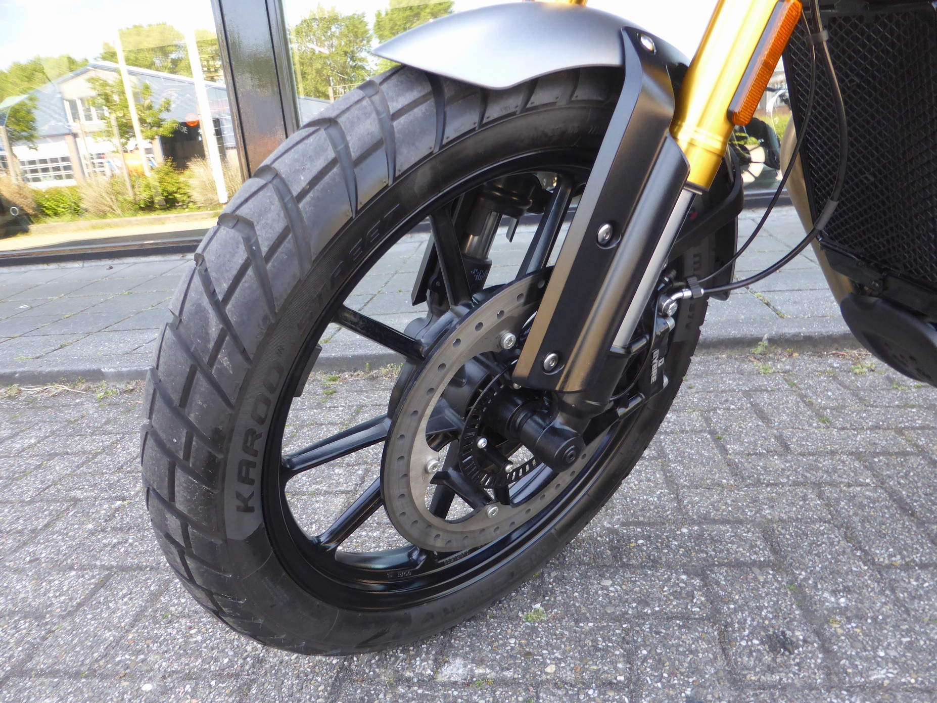 TRIUMPH - Scrambler 400 X Van eerste eig
