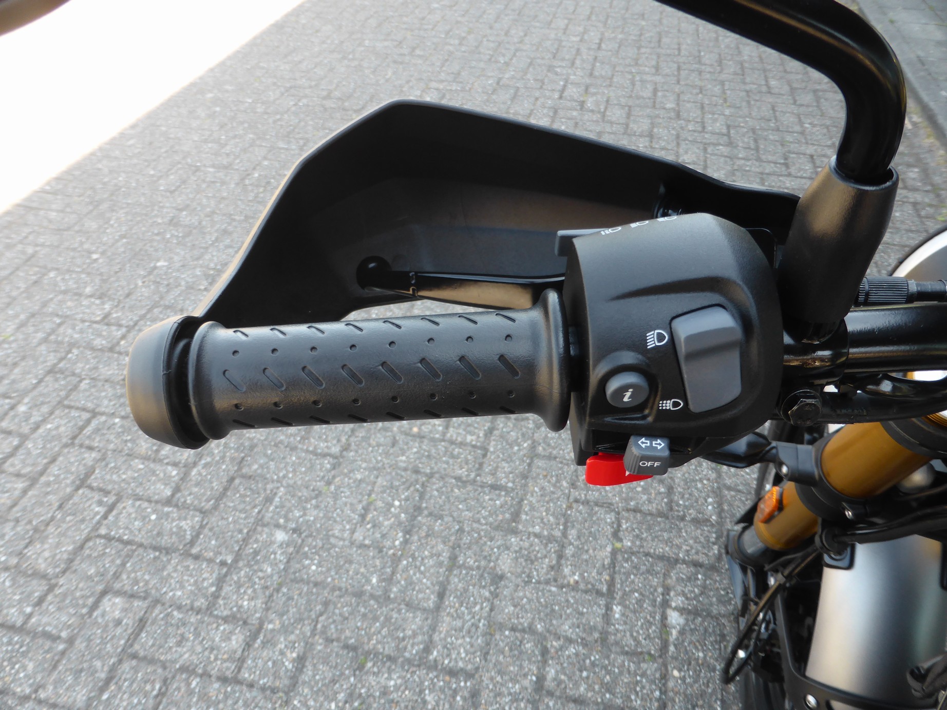 TRIUMPH - Scrambler 400 X Van eerste eig