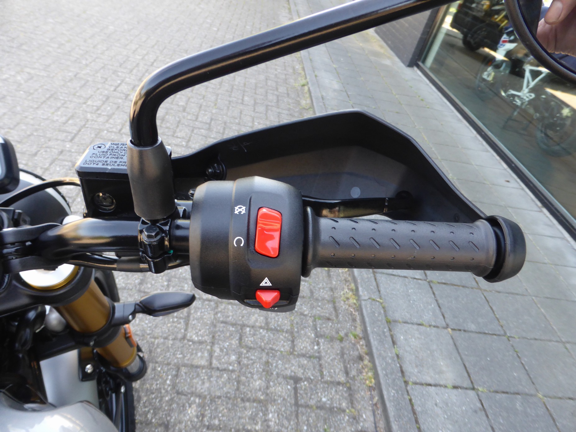 TRIUMPH - Scrambler 400 X Van eerste eig