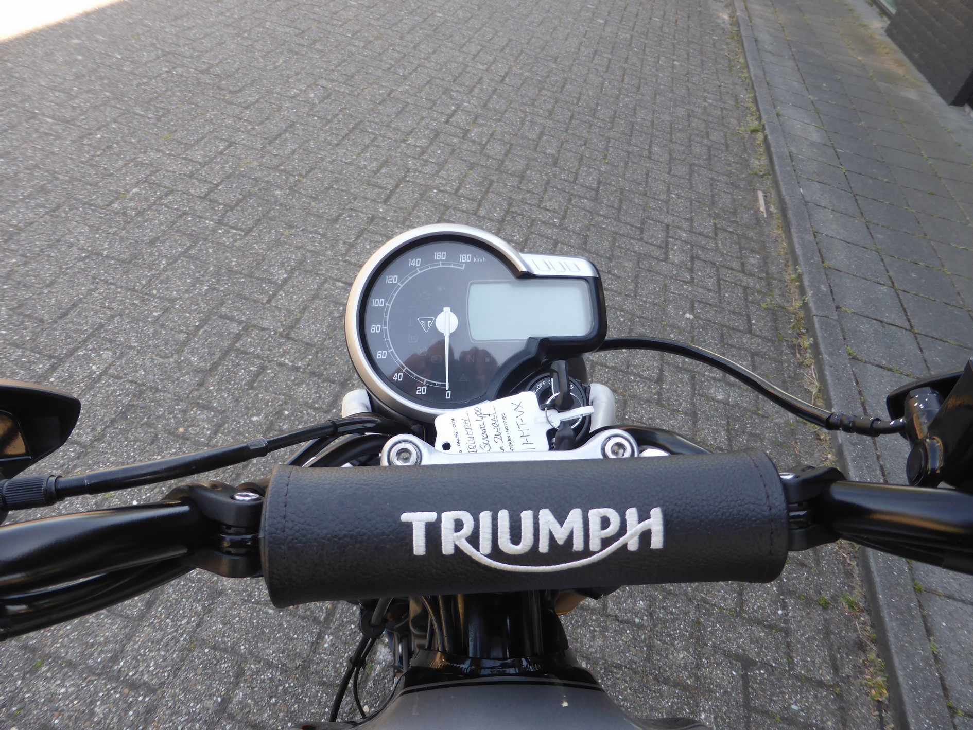 TRIUMPH - Scrambler 400 X Van eerste eig