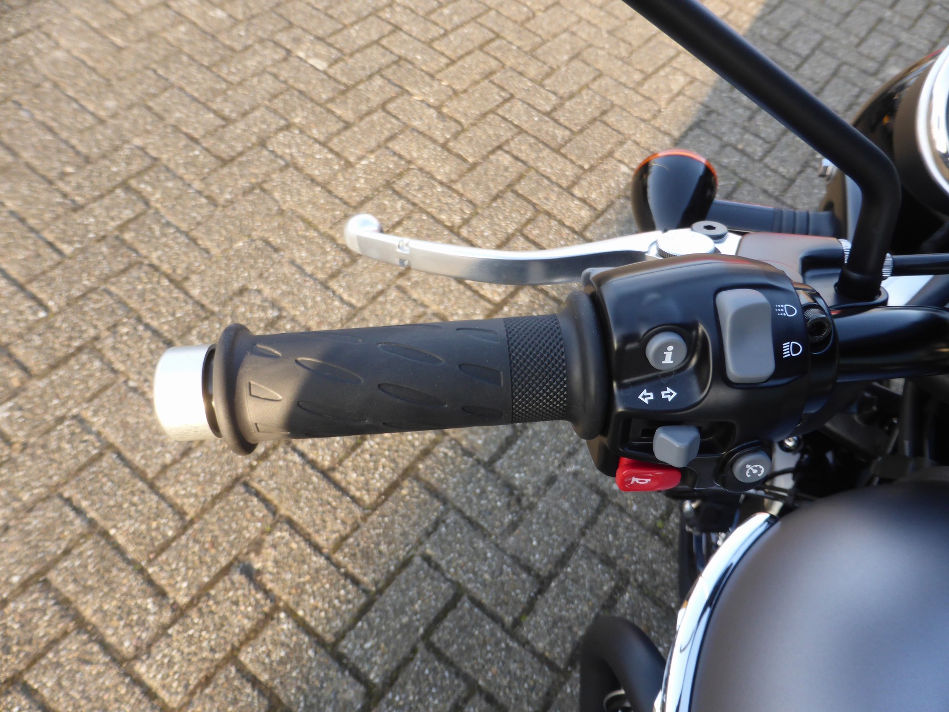TRIUMPH - Bonneville T120 Black Bonnevil