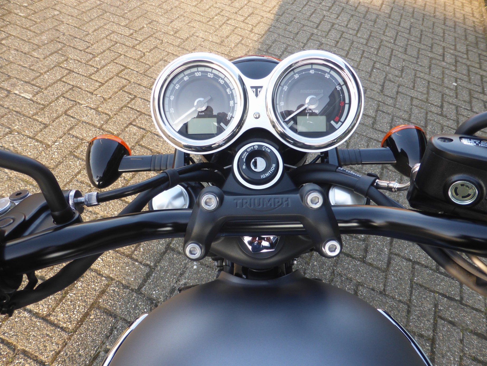 TRIUMPH - Bonneville T120 Black Bonnevil