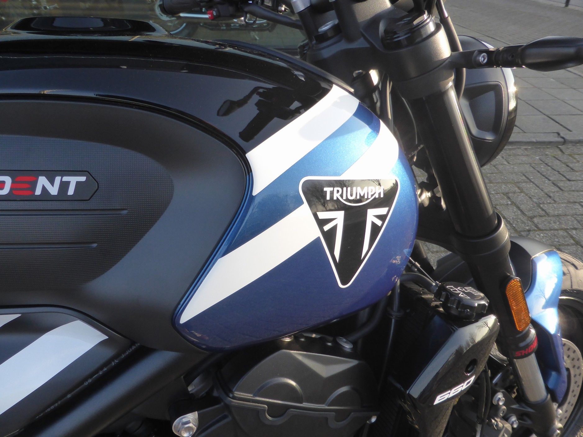 TRIUMPH - Trident 660 cruise control, sh